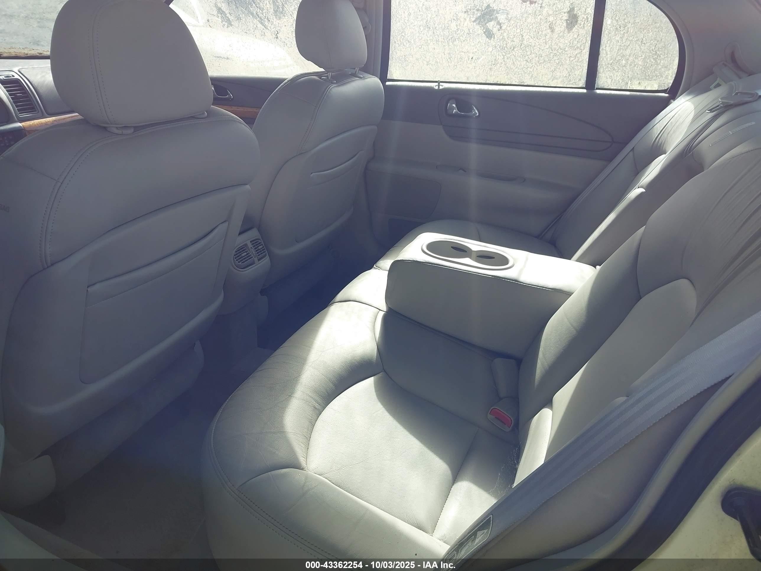 1999 Lincoln Continental   White vin: 1LNHM97V0XY693527