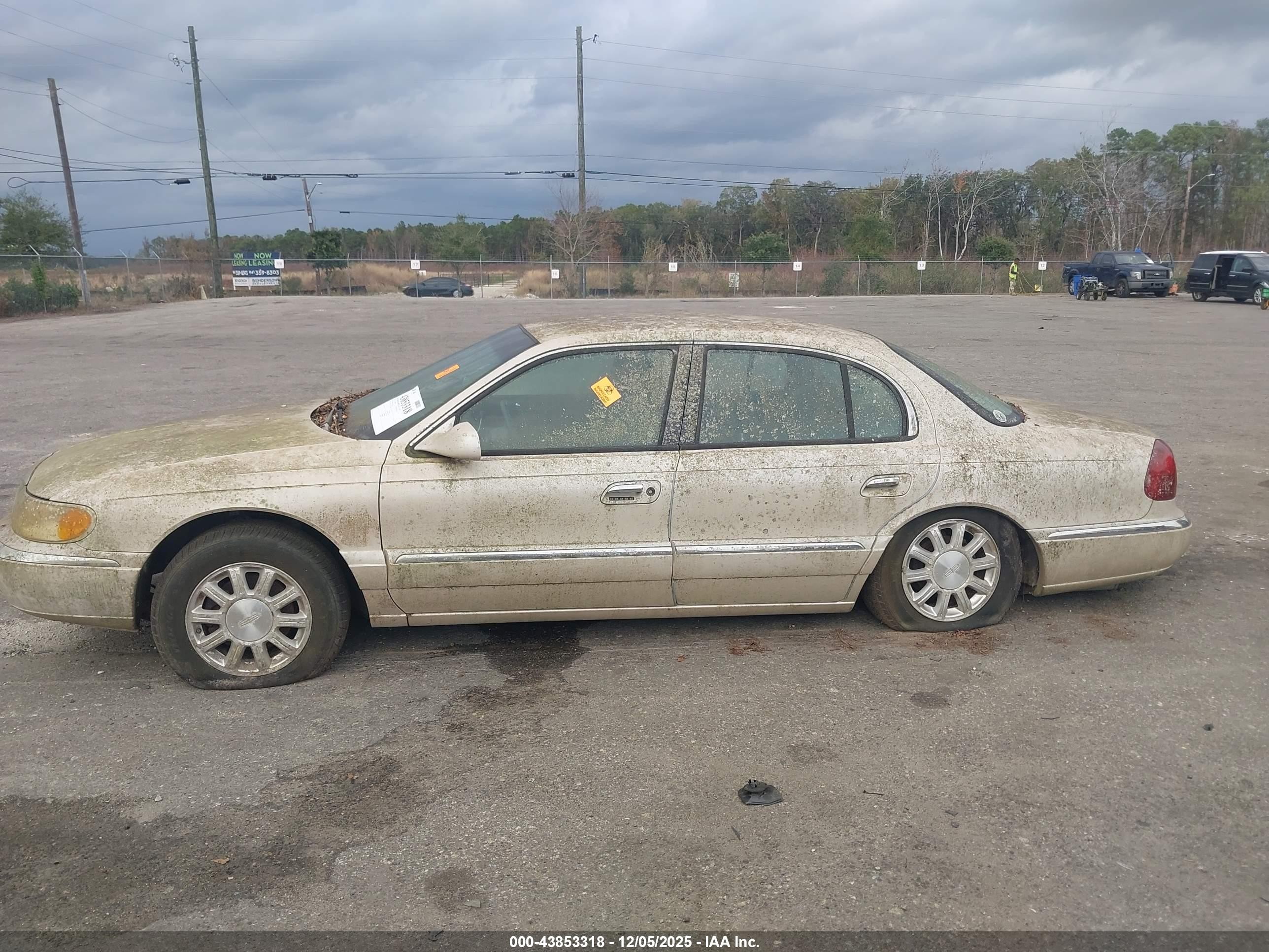 1999 Lincoln Continental   Champagne vin: 1LNHM97V1XY697540
