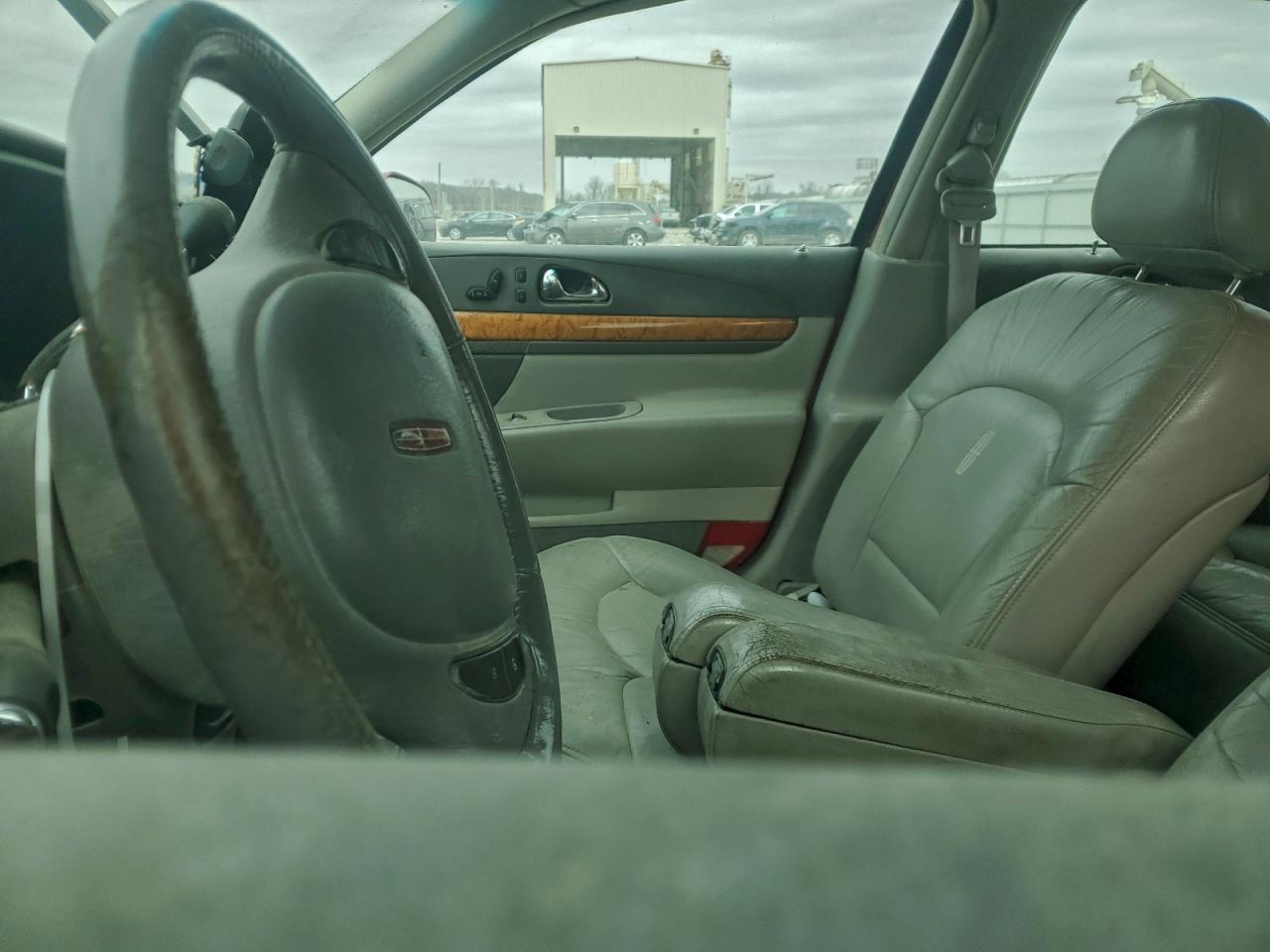 1999 Lincoln Continental Red vin: 1LNHM97V1XY711677
