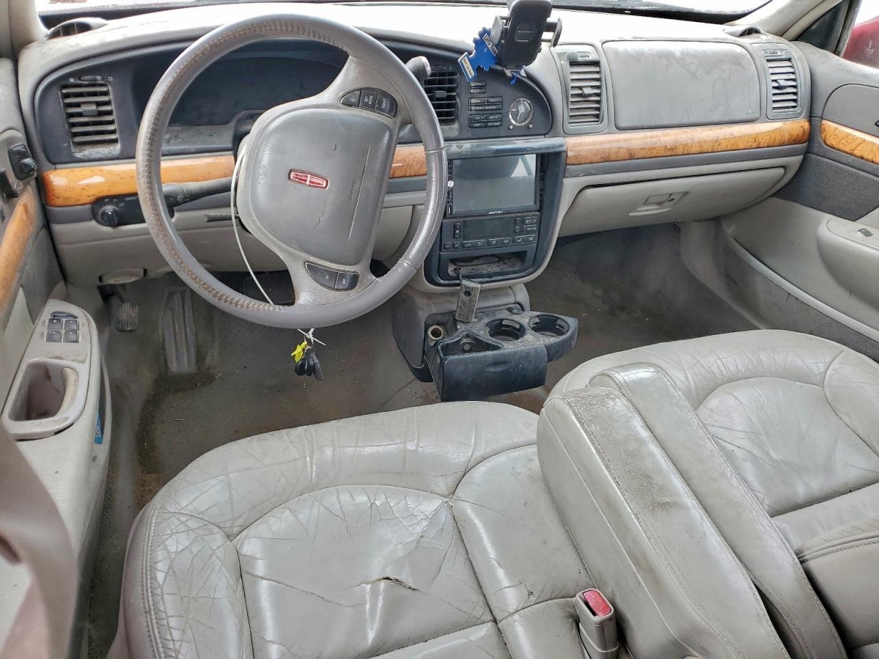 1999 Lincoln Continental Red vin: 1LNHM97V1XY711677
