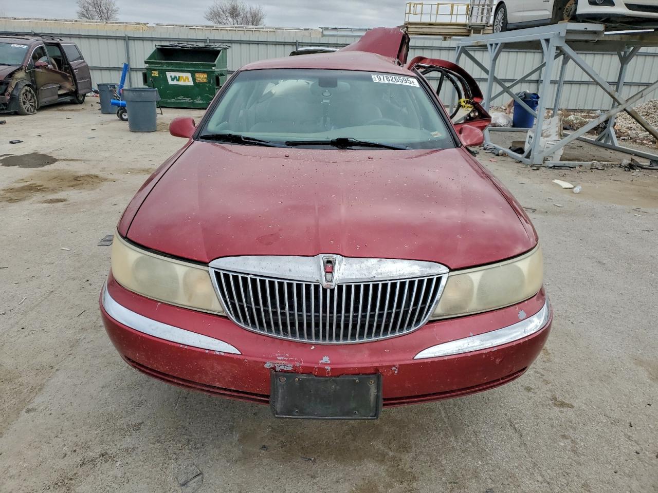 1999 Lincoln Continental Red vin: 1LNHM97V1XY711677