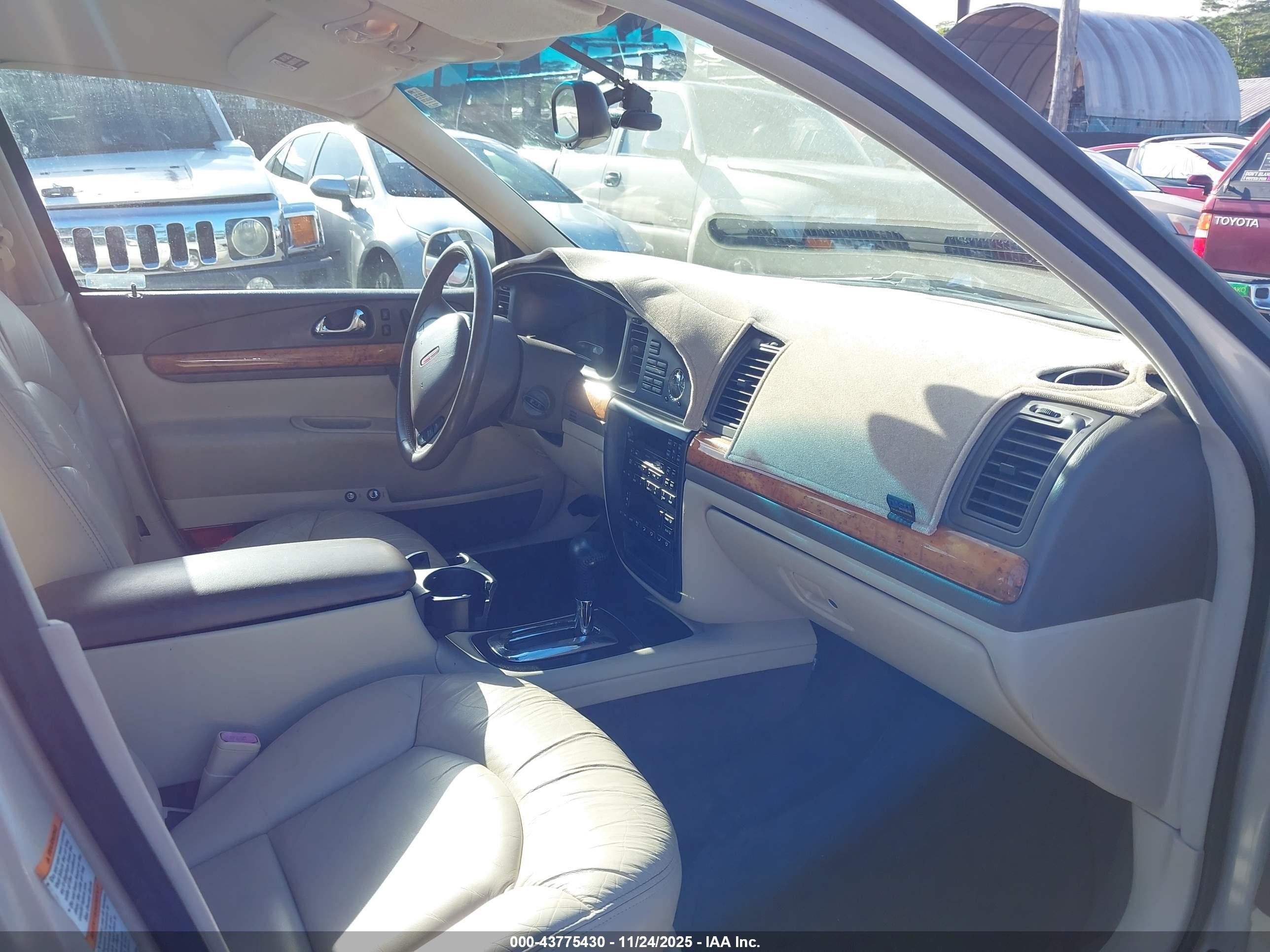 1999 Lincoln Continental   Champagne vin: 1LNHM97V2XY693402