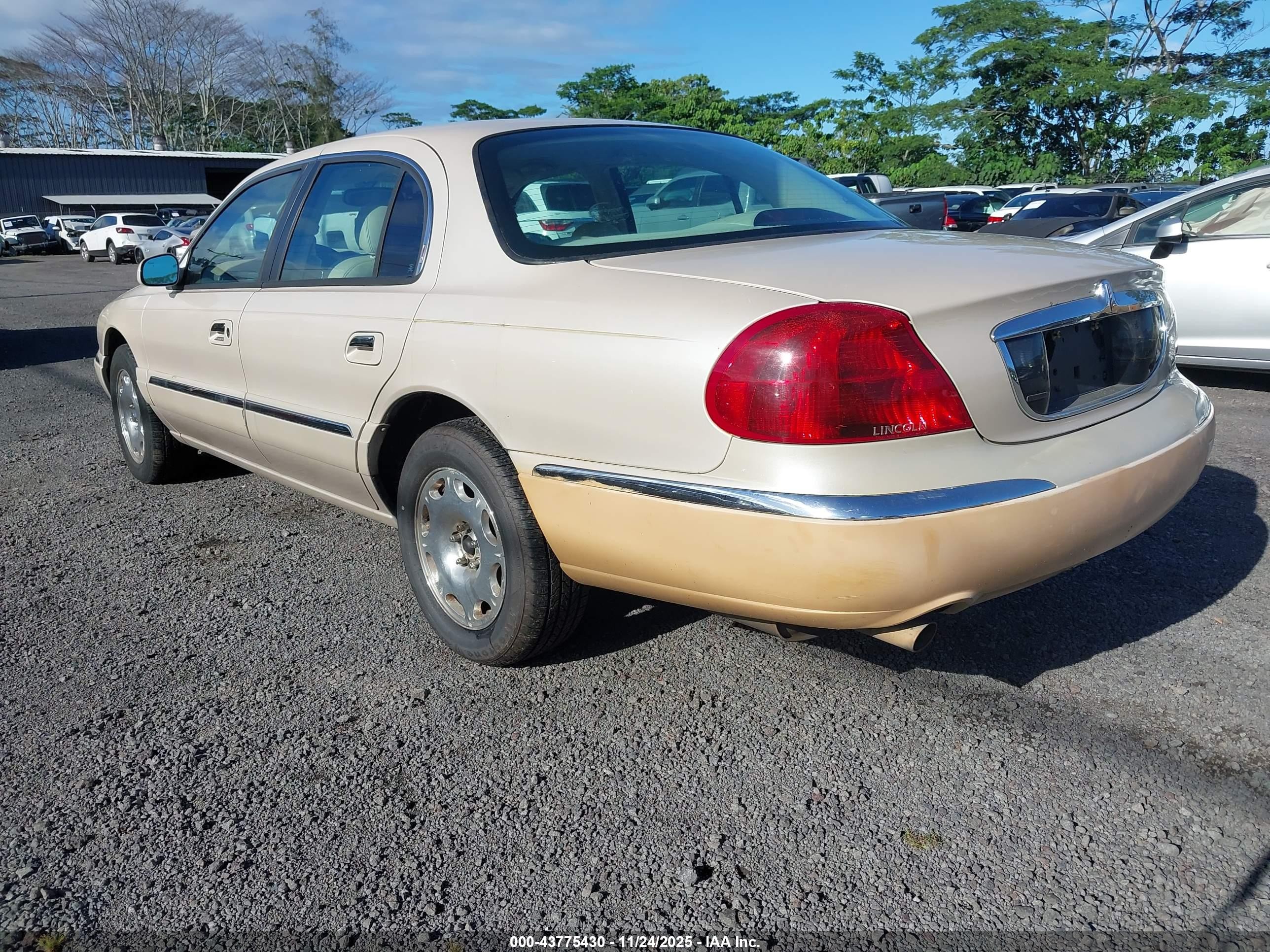 1999 Lincoln Continental   Champagne vin: 1LNHM97V2XY693402