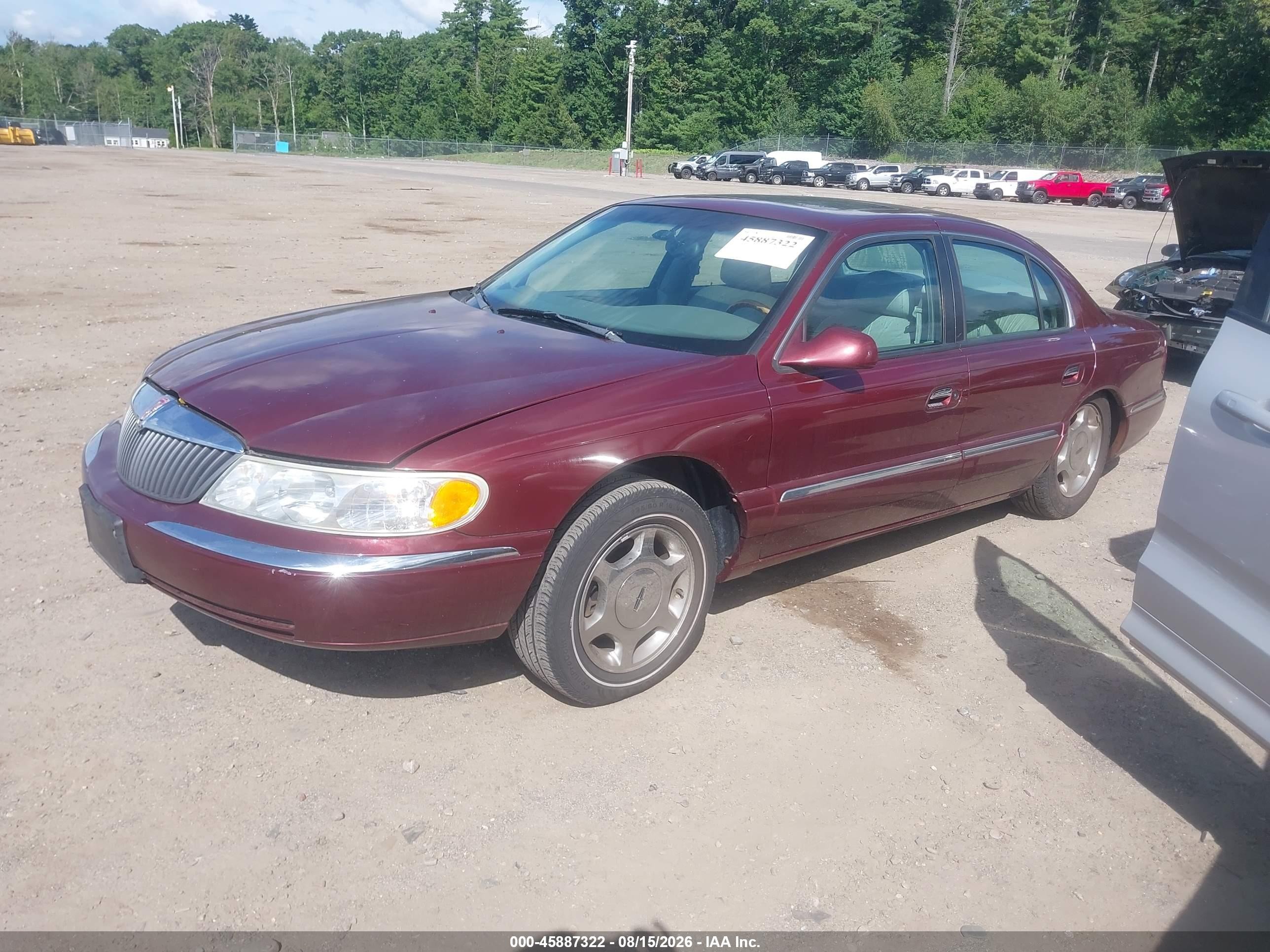 2000 Lincoln Continental   Maroon vin: 1LNHM97V2YY889261