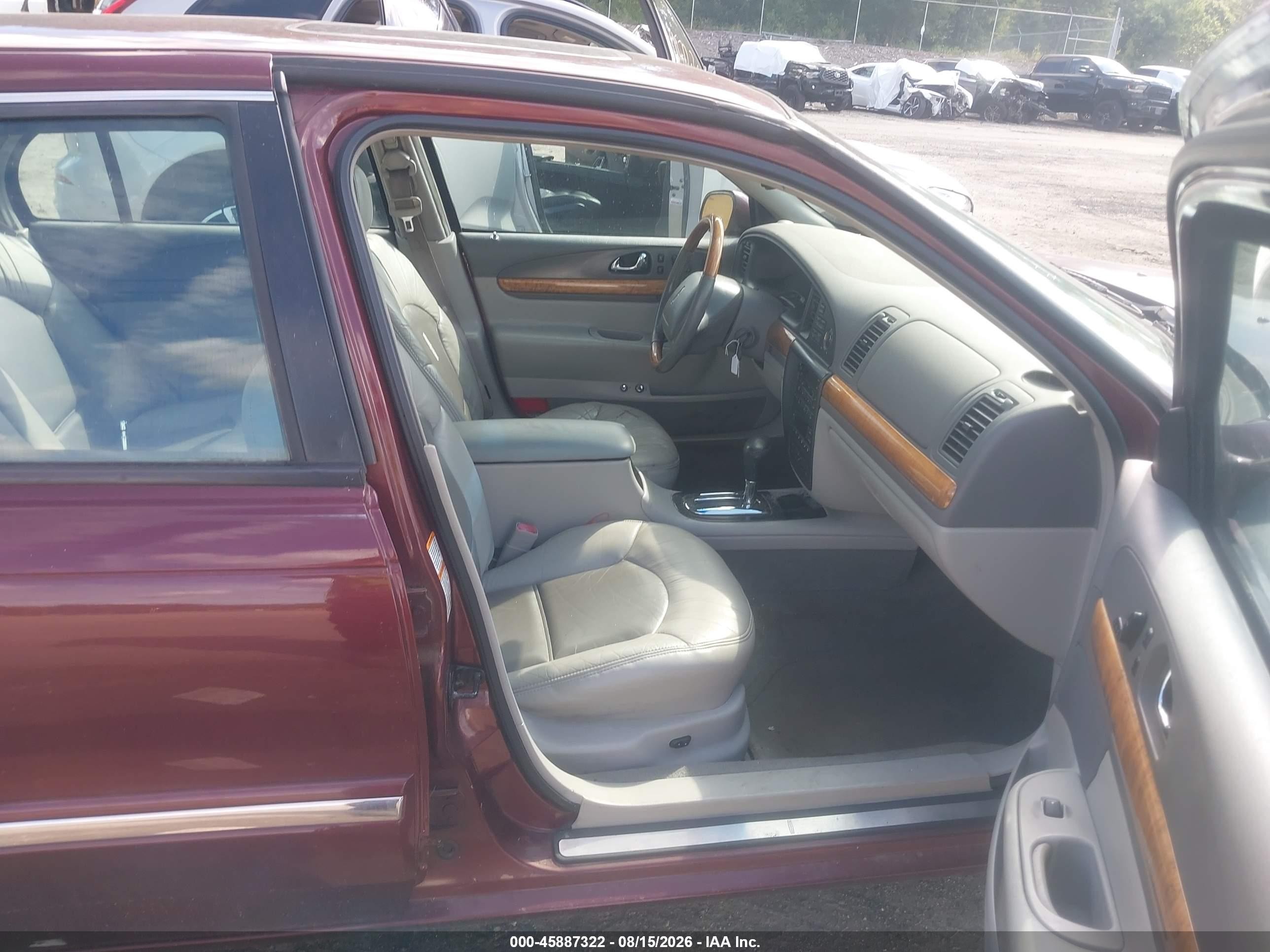 2000 Lincoln Continental   Maroon vin: 1LNHM97V2YY889261