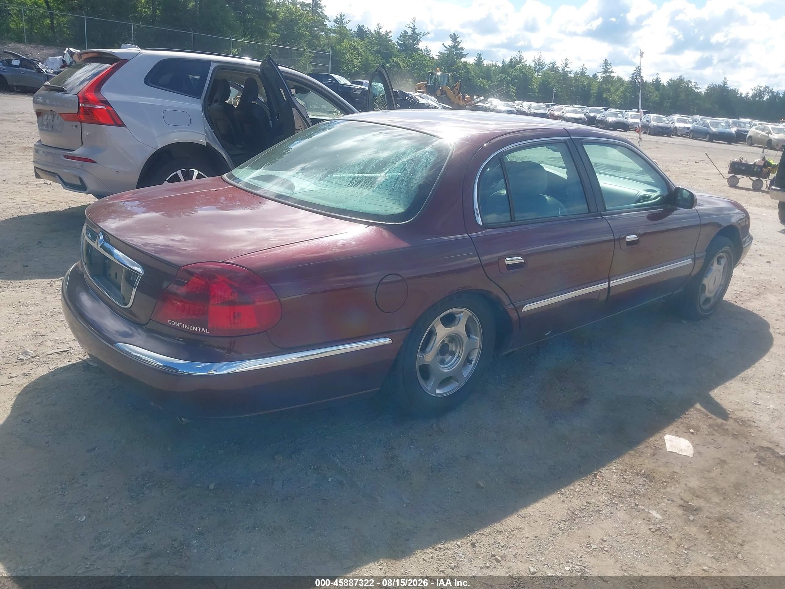 2000 Lincoln Continental   Maroon vin: 1LNHM97V2YY889261