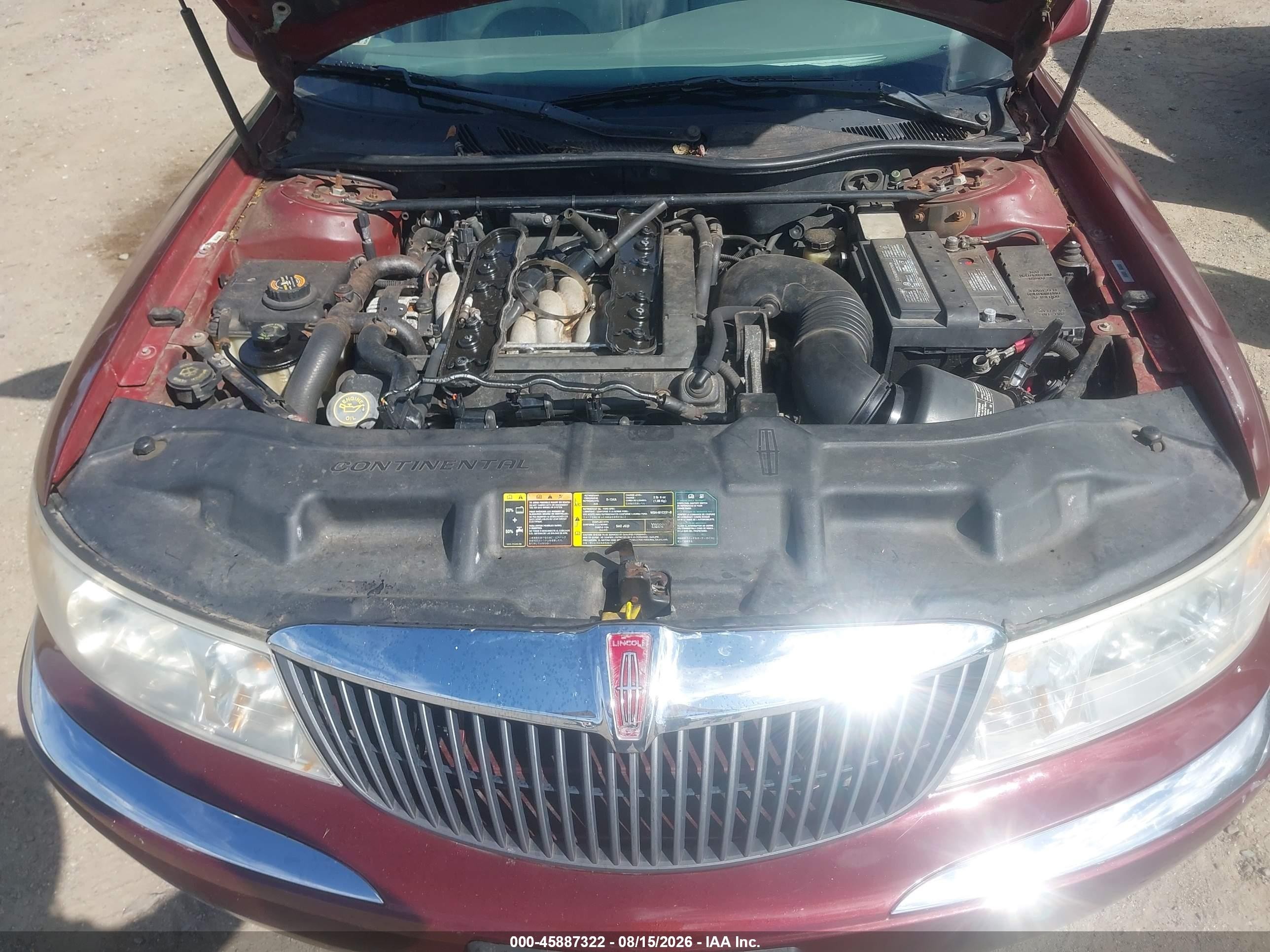 2000 Lincoln Continental   Maroon vin: 1LNHM97V2YY889261