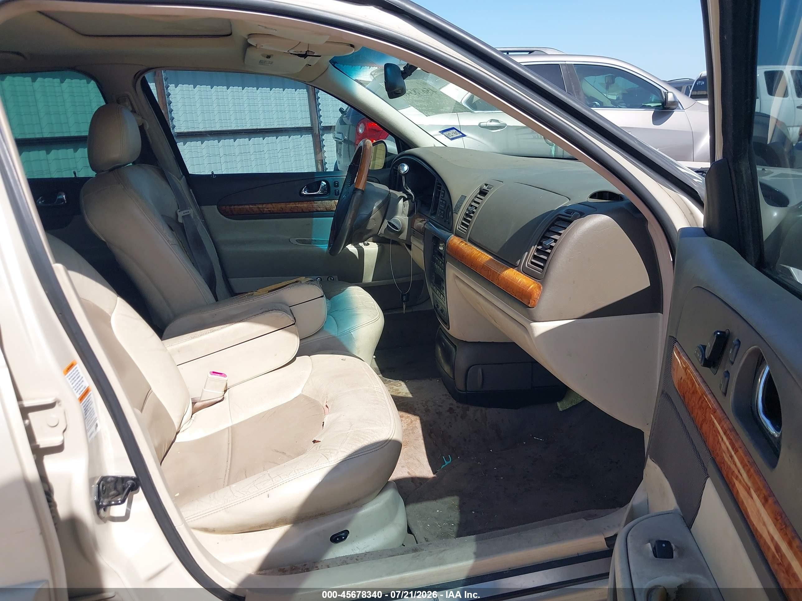 2002 Lincoln Continental   Cream vin: 1LNHM97V42Y691921