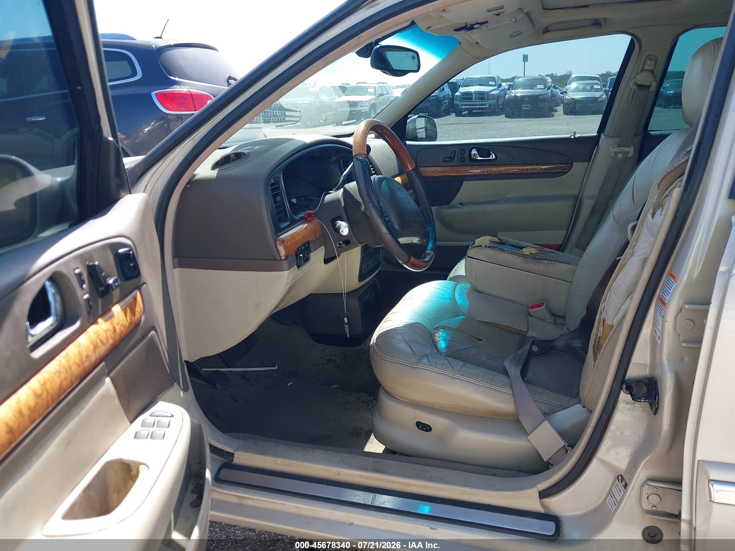 2002 Lincoln Continental   Cream vin: 1LNHM97V42Y691921