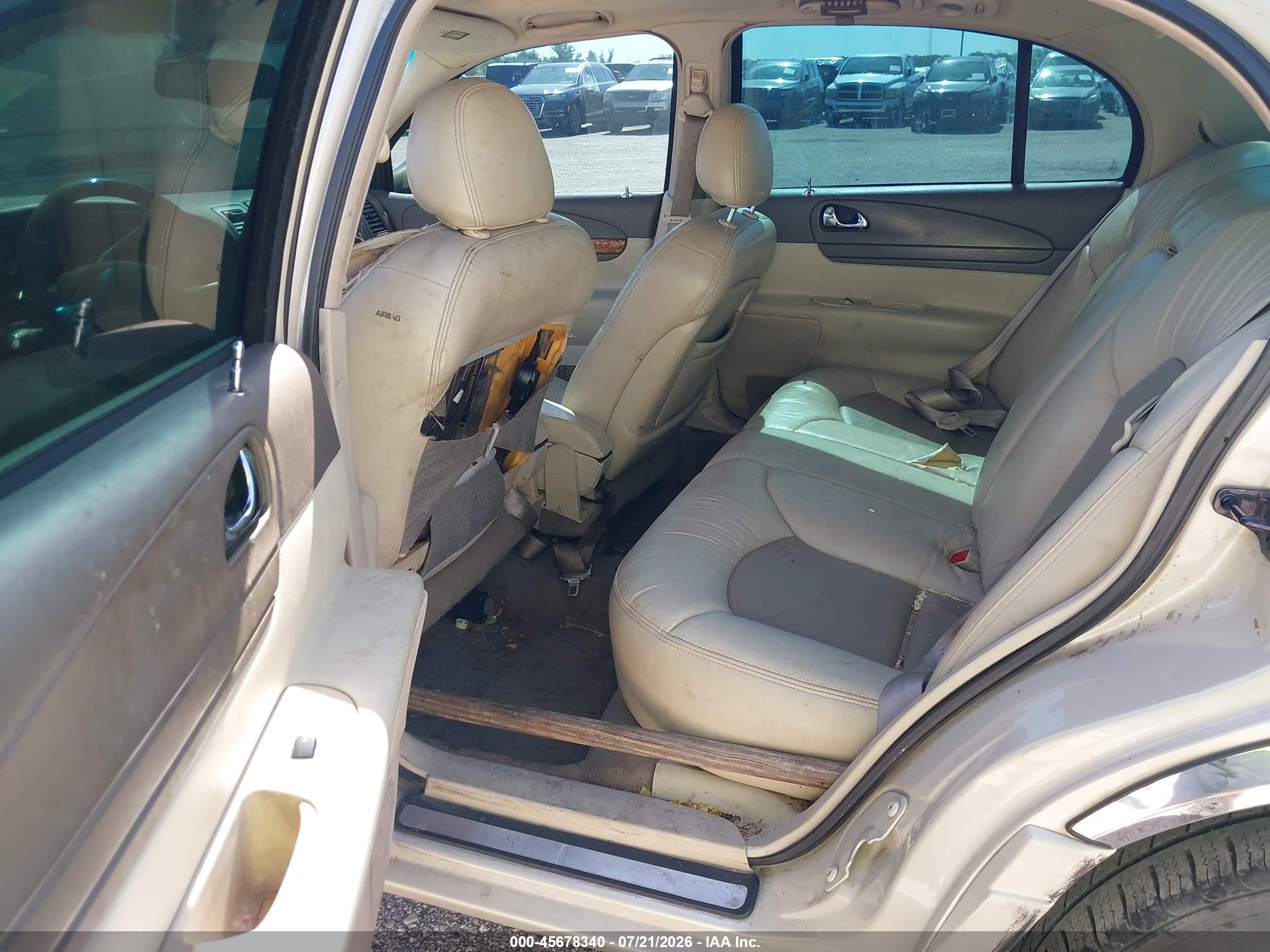 2002 Lincoln Continental   Cream vin: 1LNHM97V42Y691921