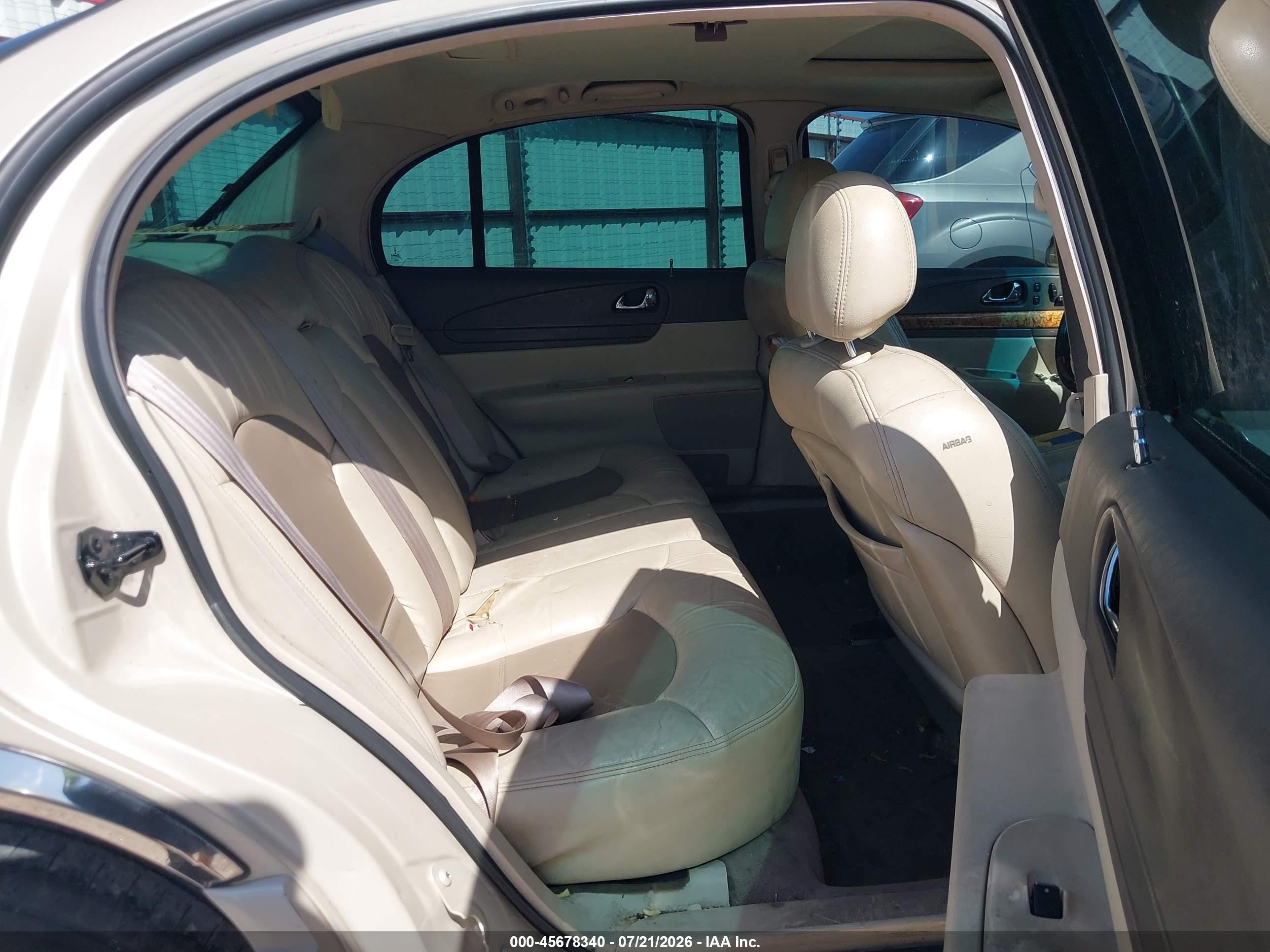 2002 Lincoln Continental   Cream vin: 1LNHM97V42Y691921