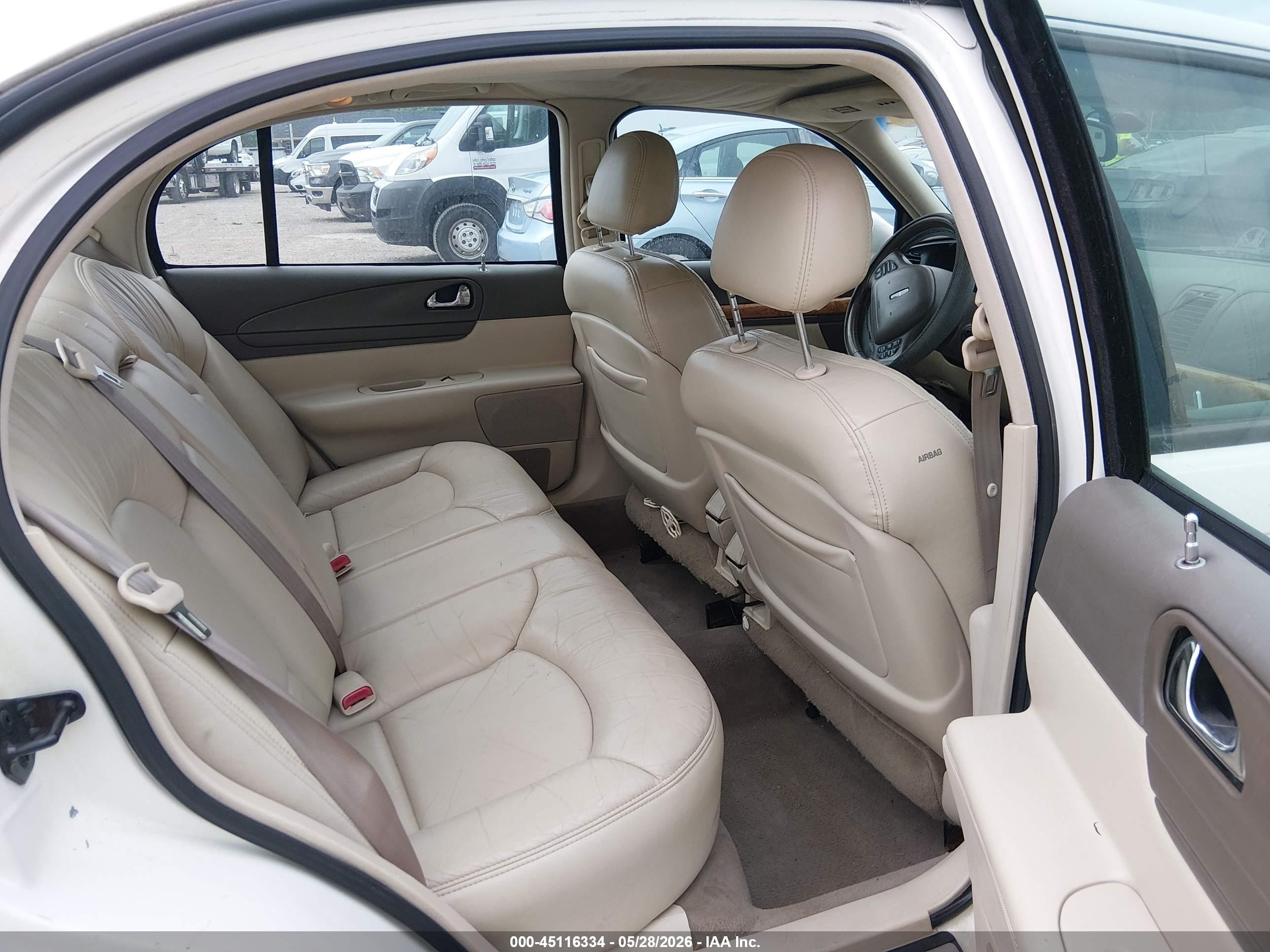 2000 Lincoln Continental   White vin: 1LNHM97V4YY779263