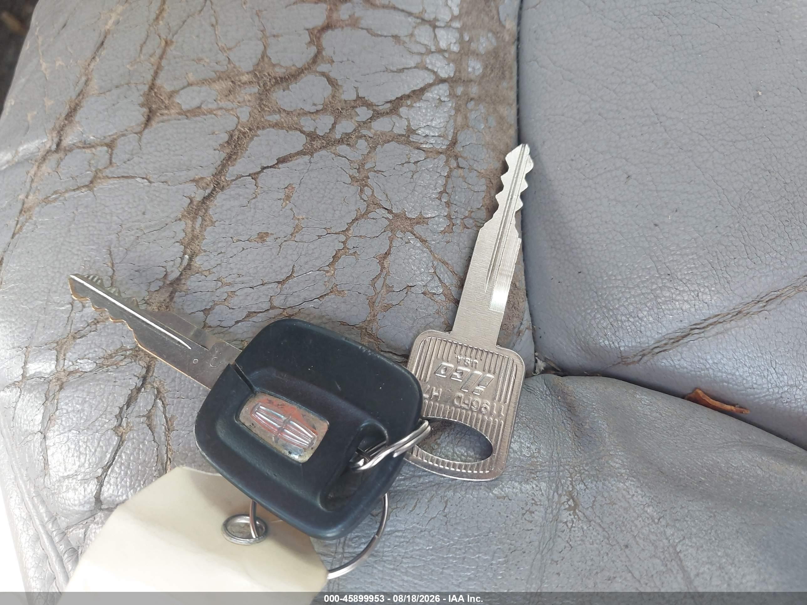 2002 Lincoln Continental   Silver vin: 1LNHM97V52Y616922