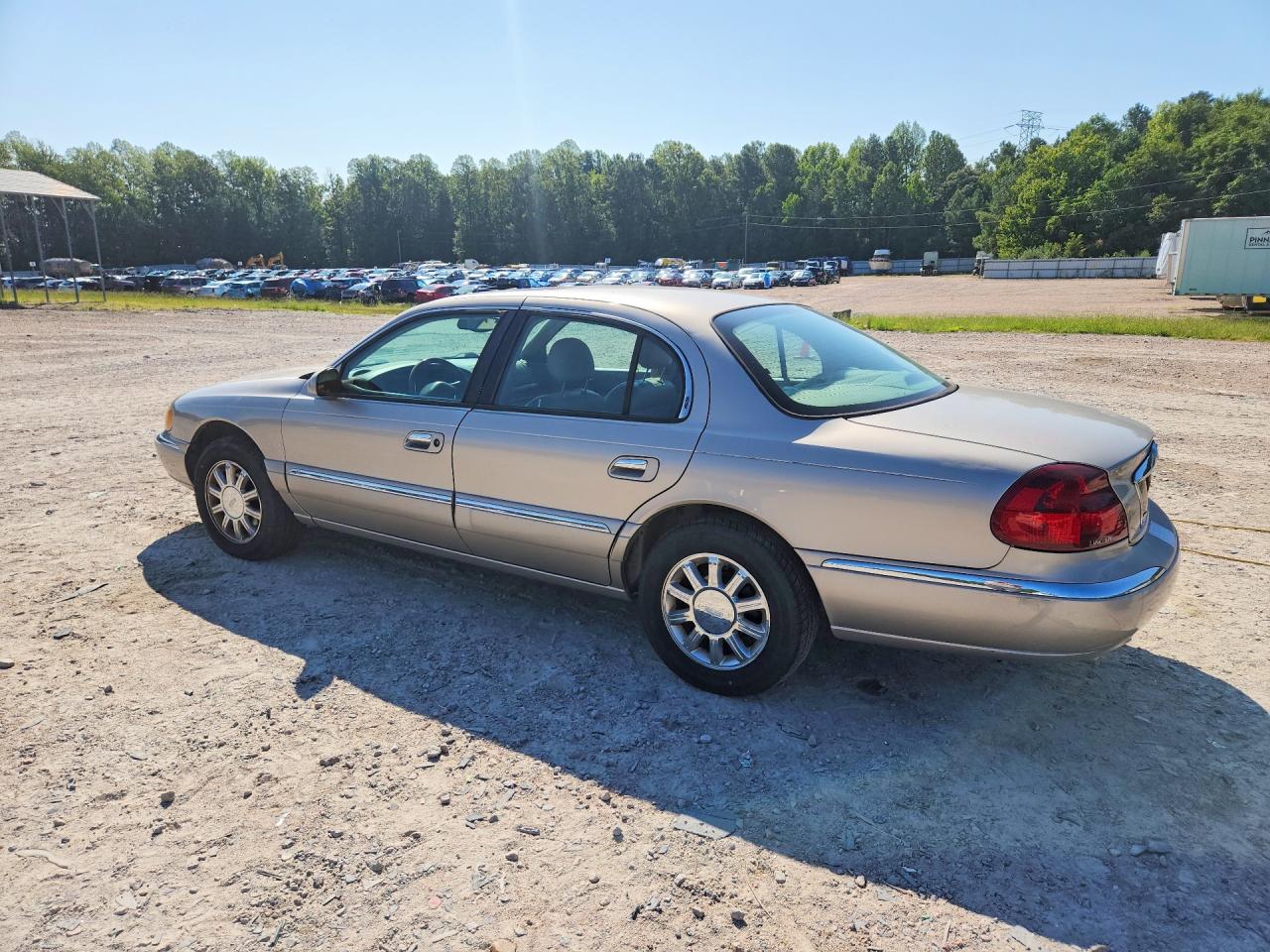 2002 Lincoln Continental Tan vin: 1LNHM97V52Y700089