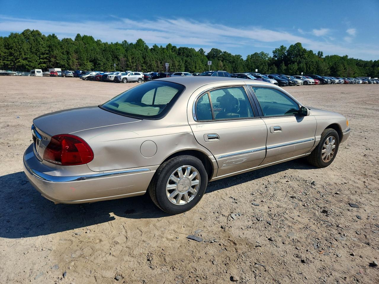 2002 Lincoln Continental Tan vin: 1LNHM97V52Y700089