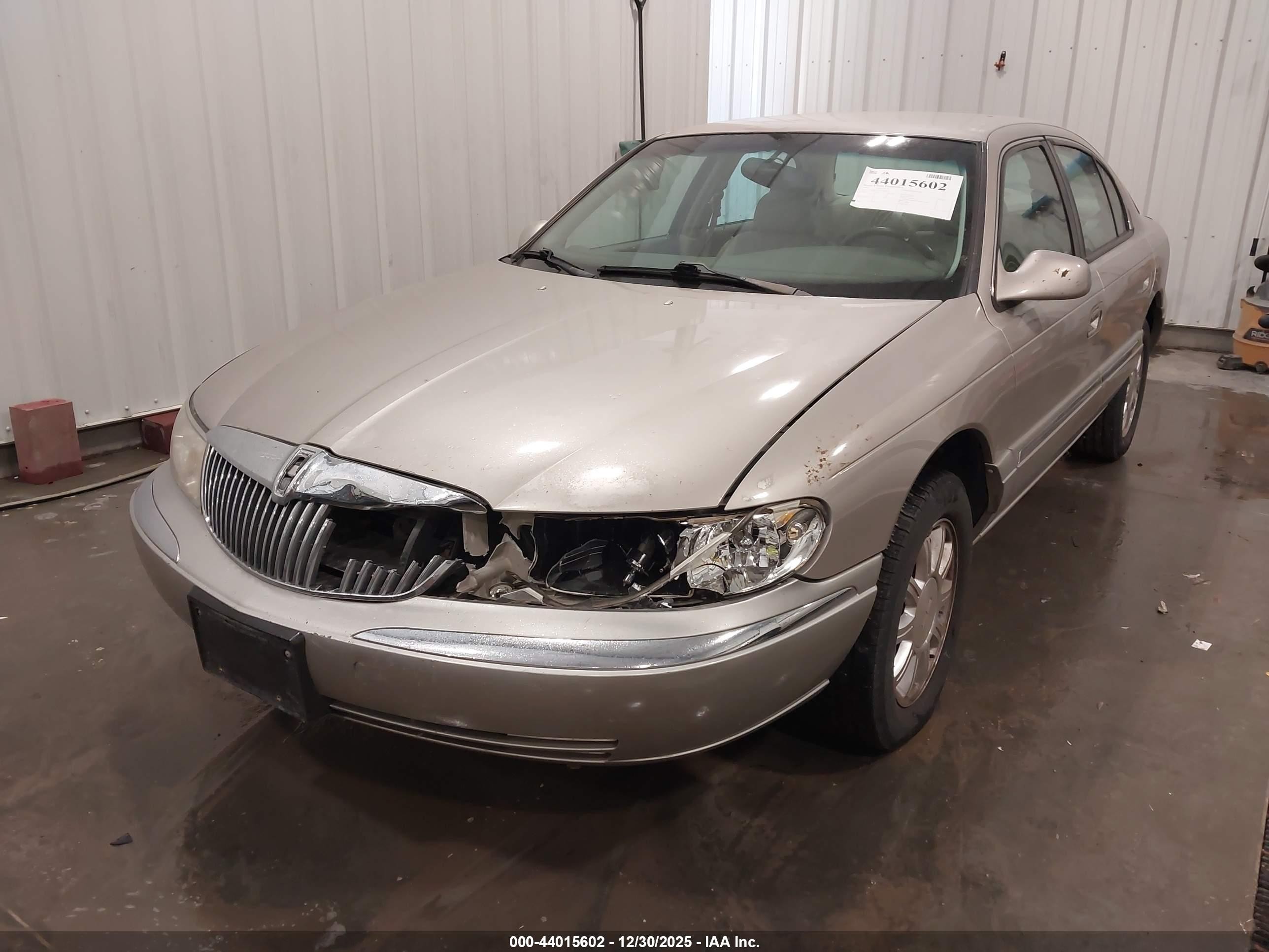 1999 Lincoln Continental   Gold vin: 1LNHM97V5XY640516