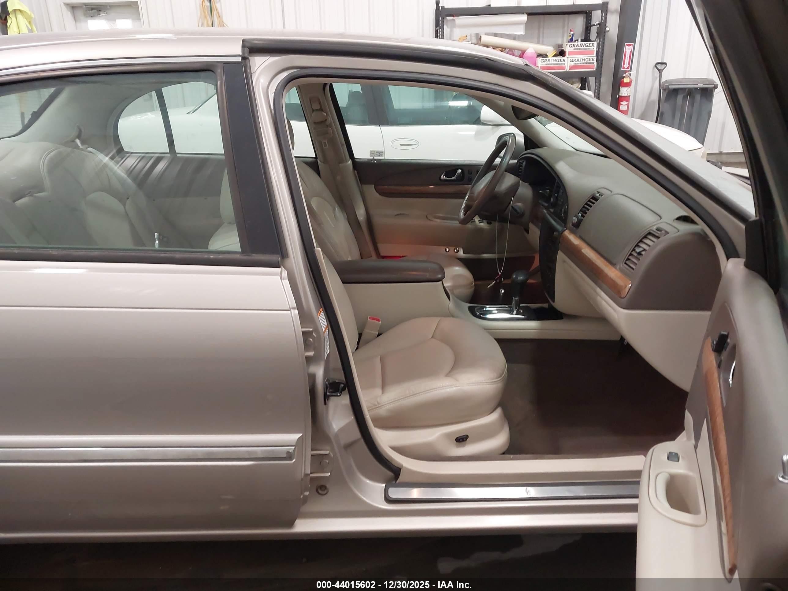 1999 Lincoln Continental   Gold vin: 1LNHM97V5XY640516