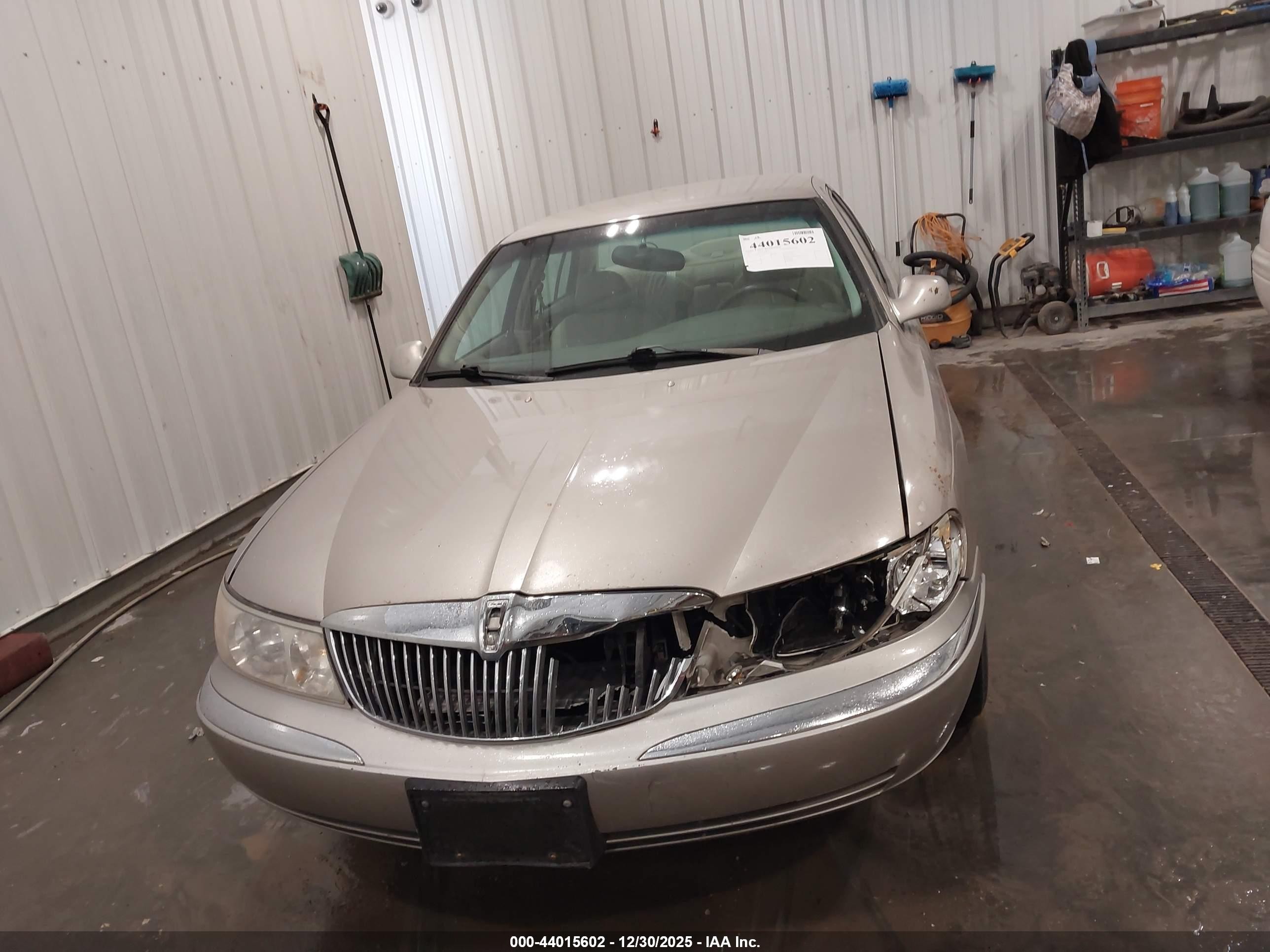 1999 Lincoln Continental   Gold vin: 1LNHM97V5XY640516
