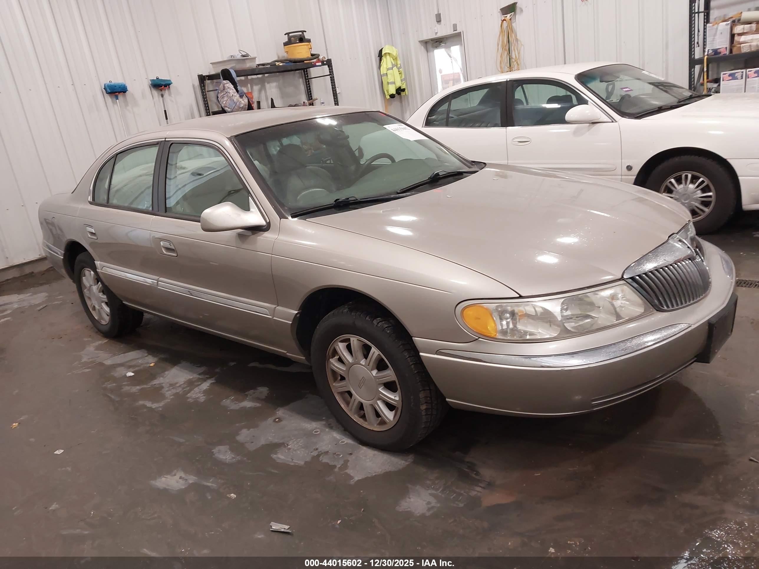 1999 Lincoln Continental   Gold vin: 1LNHM97V5XY640516