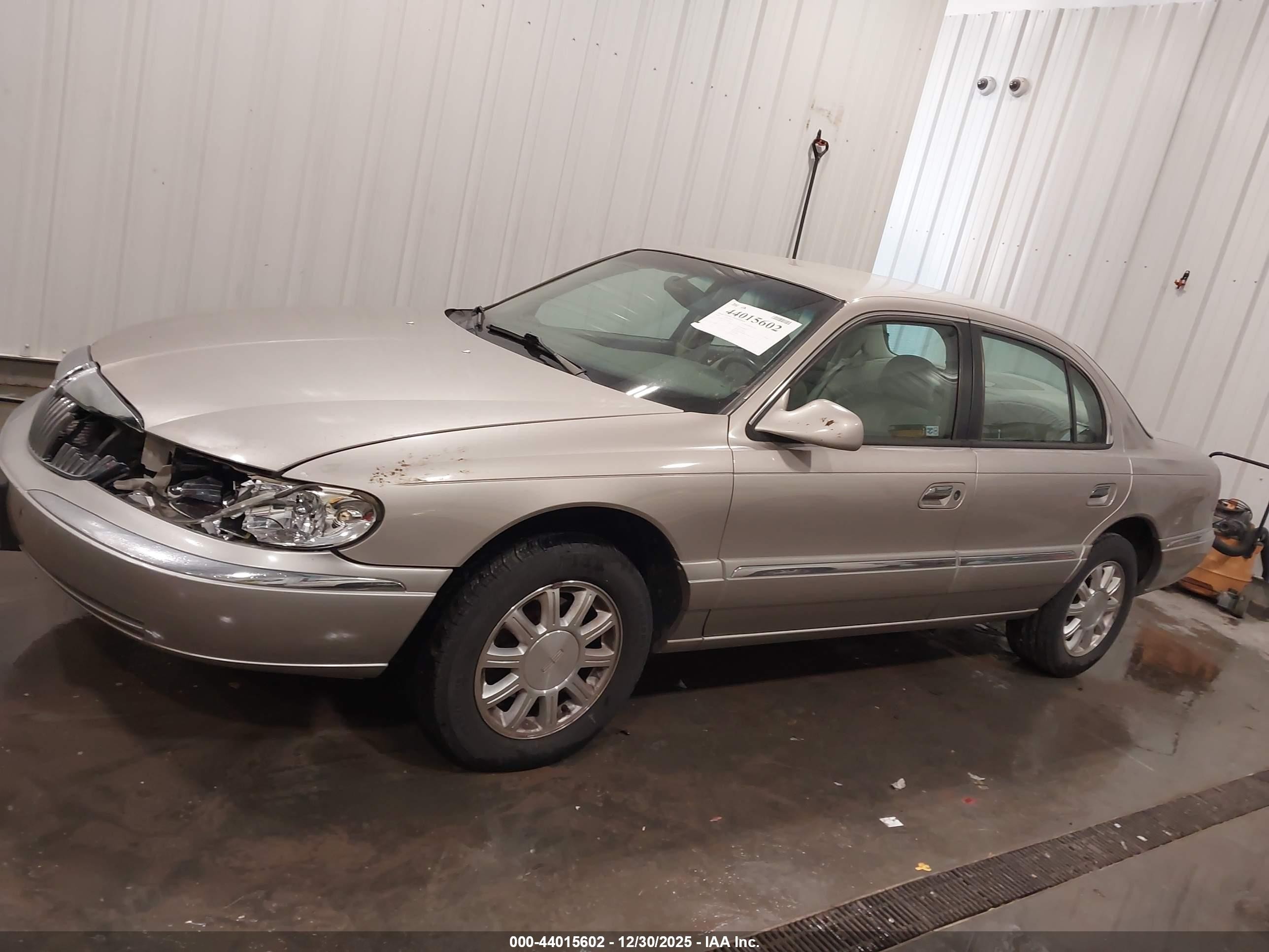1999 Lincoln Continental   Gold vin: 1LNHM97V5XY640516