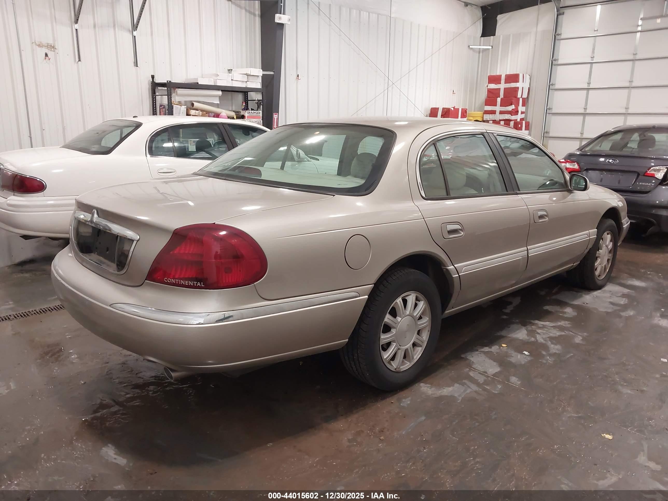 1999 Lincoln Continental   Gold vin: 1LNHM97V5XY640516