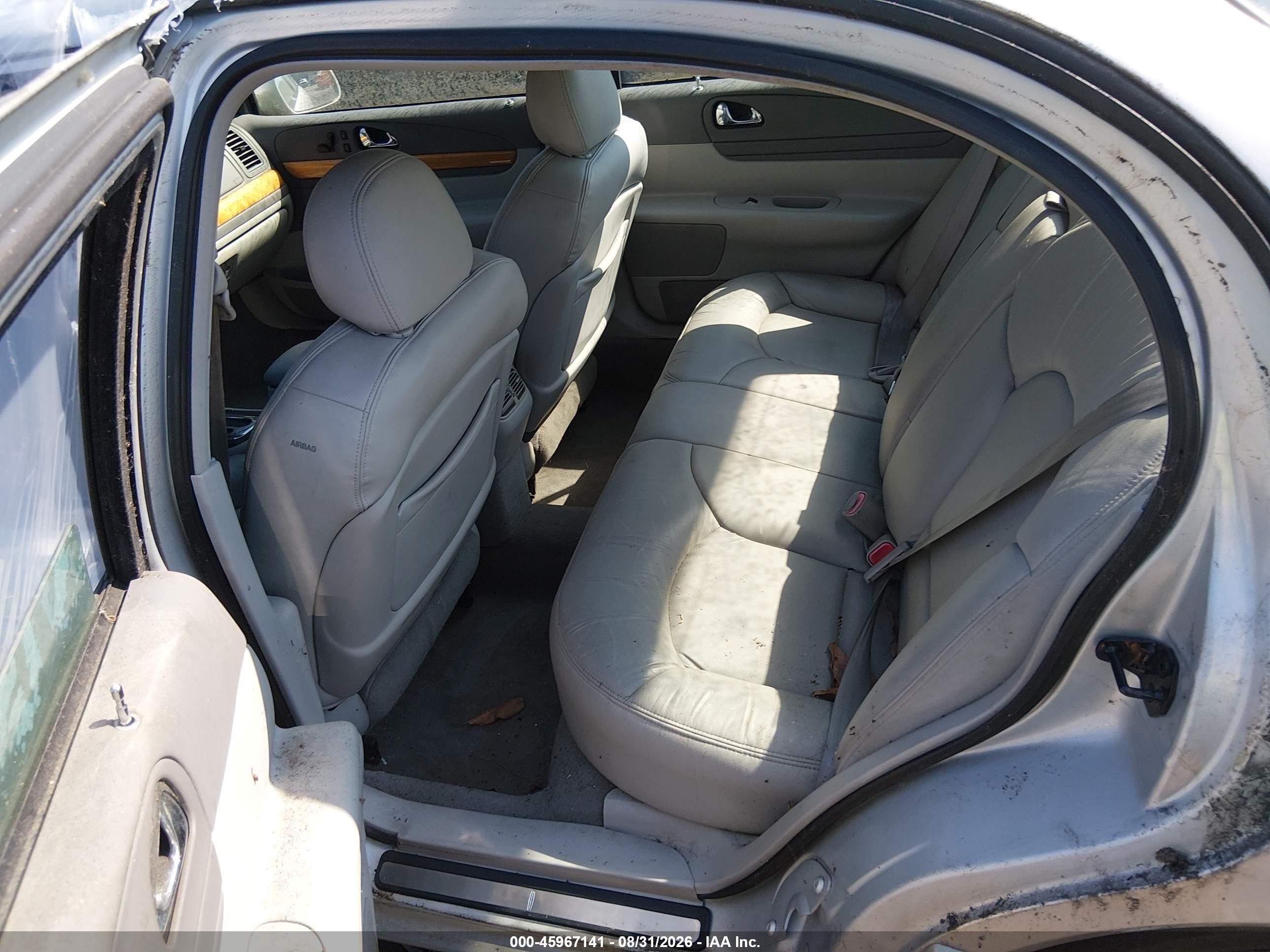 2001 Lincoln Continental   Silver vin: 1LNHM97V61Y670602