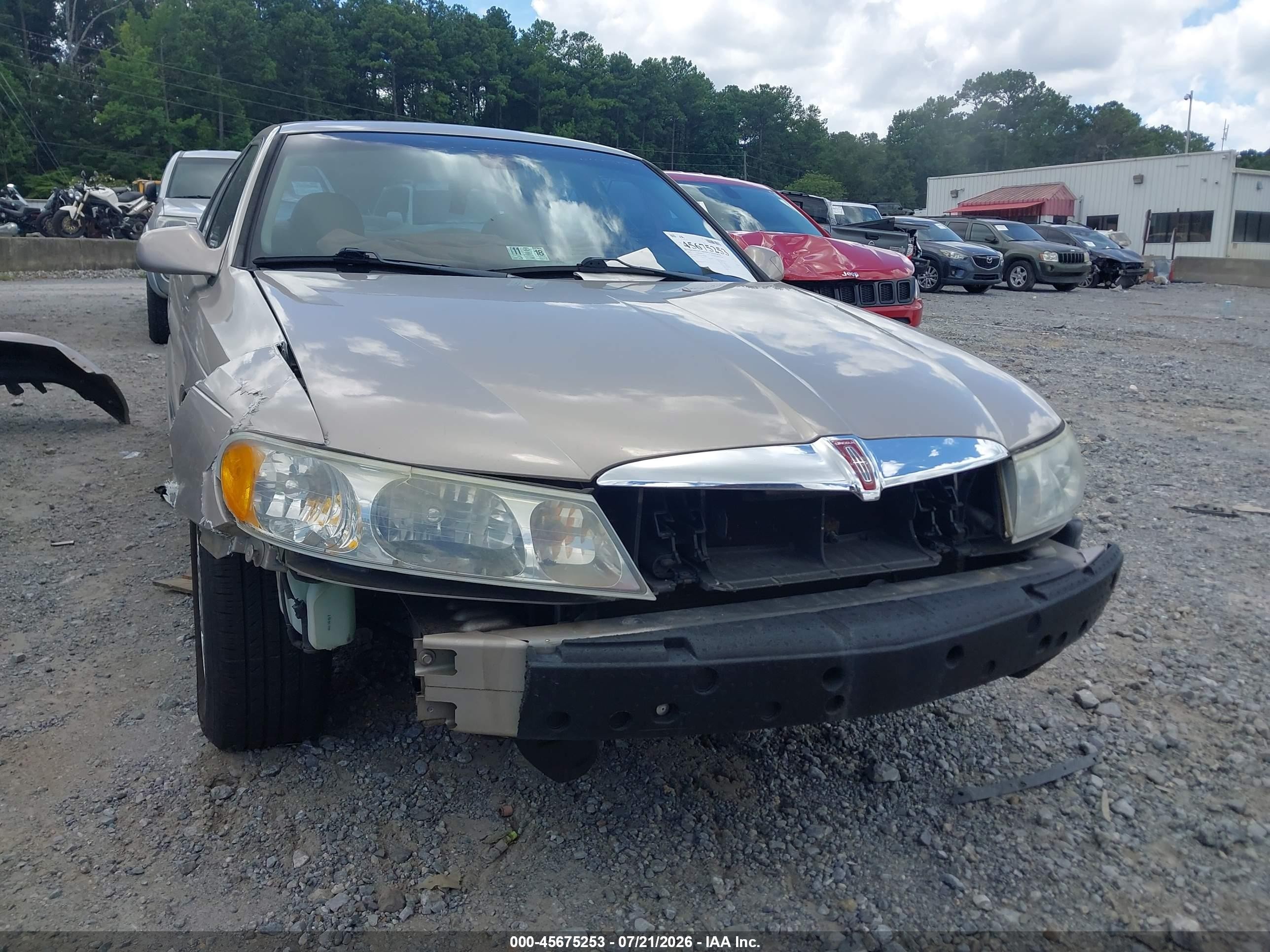 2002 Lincoln Continental   Gold vin: 1LNHM97V62Y683481