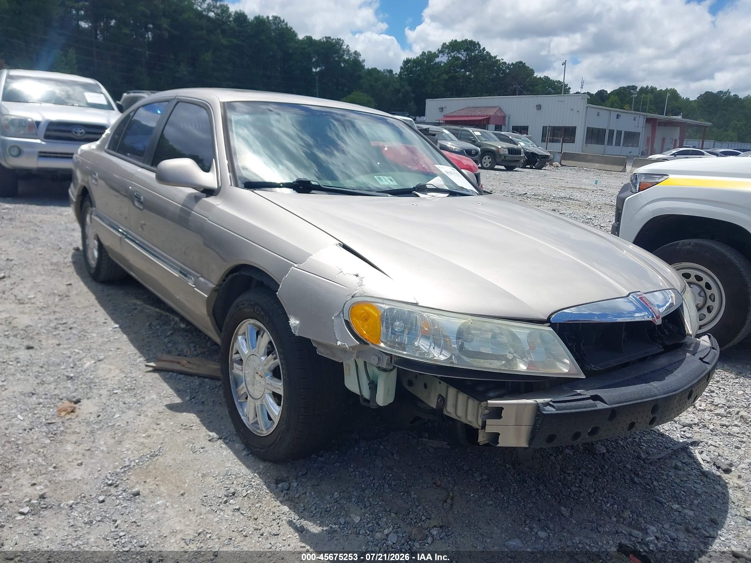 2002 Lincoln Continental   Gold vin: 1LNHM97V62Y683481