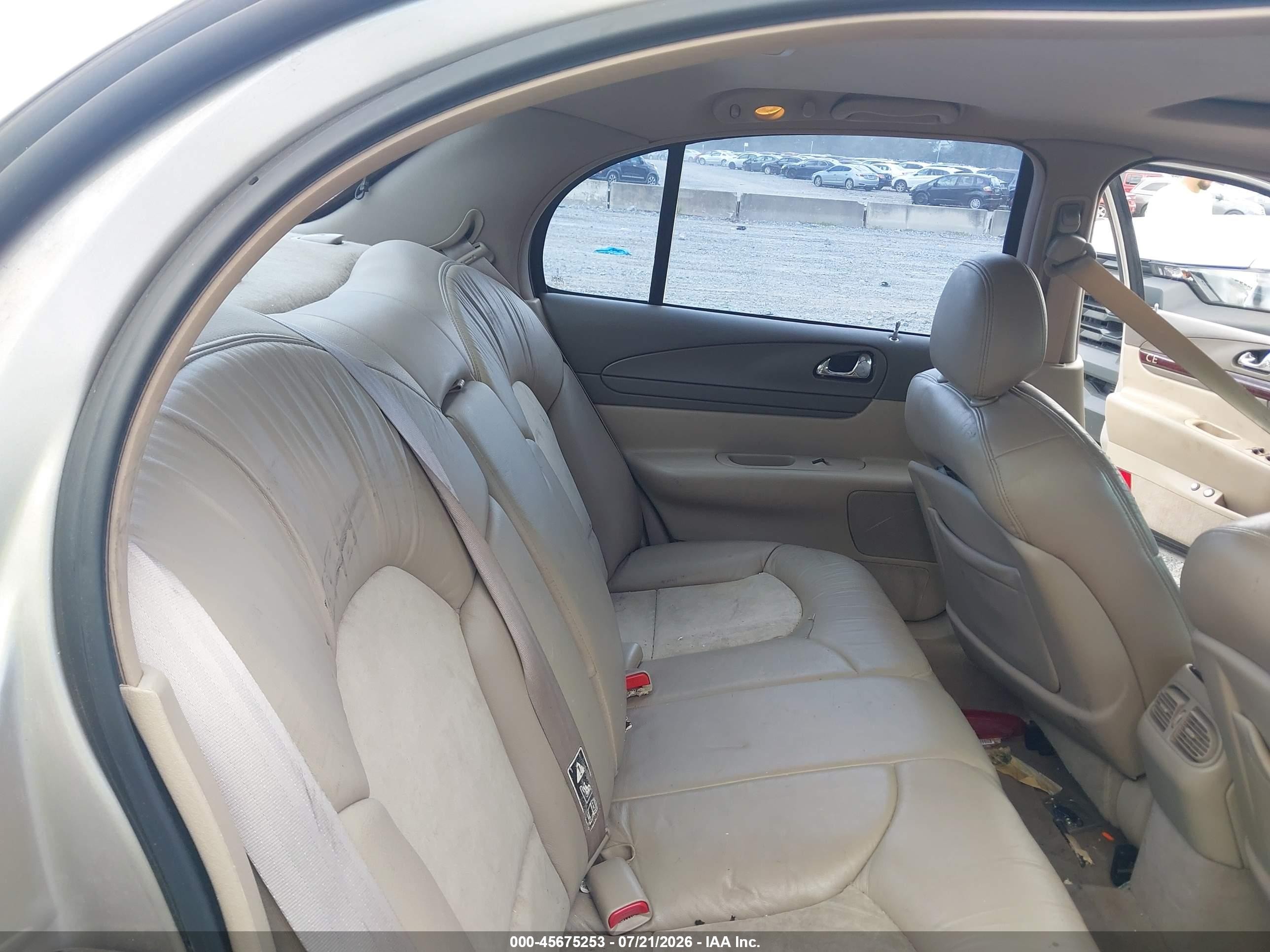 2002 Lincoln Continental   Gold vin: 1LNHM97V62Y683481