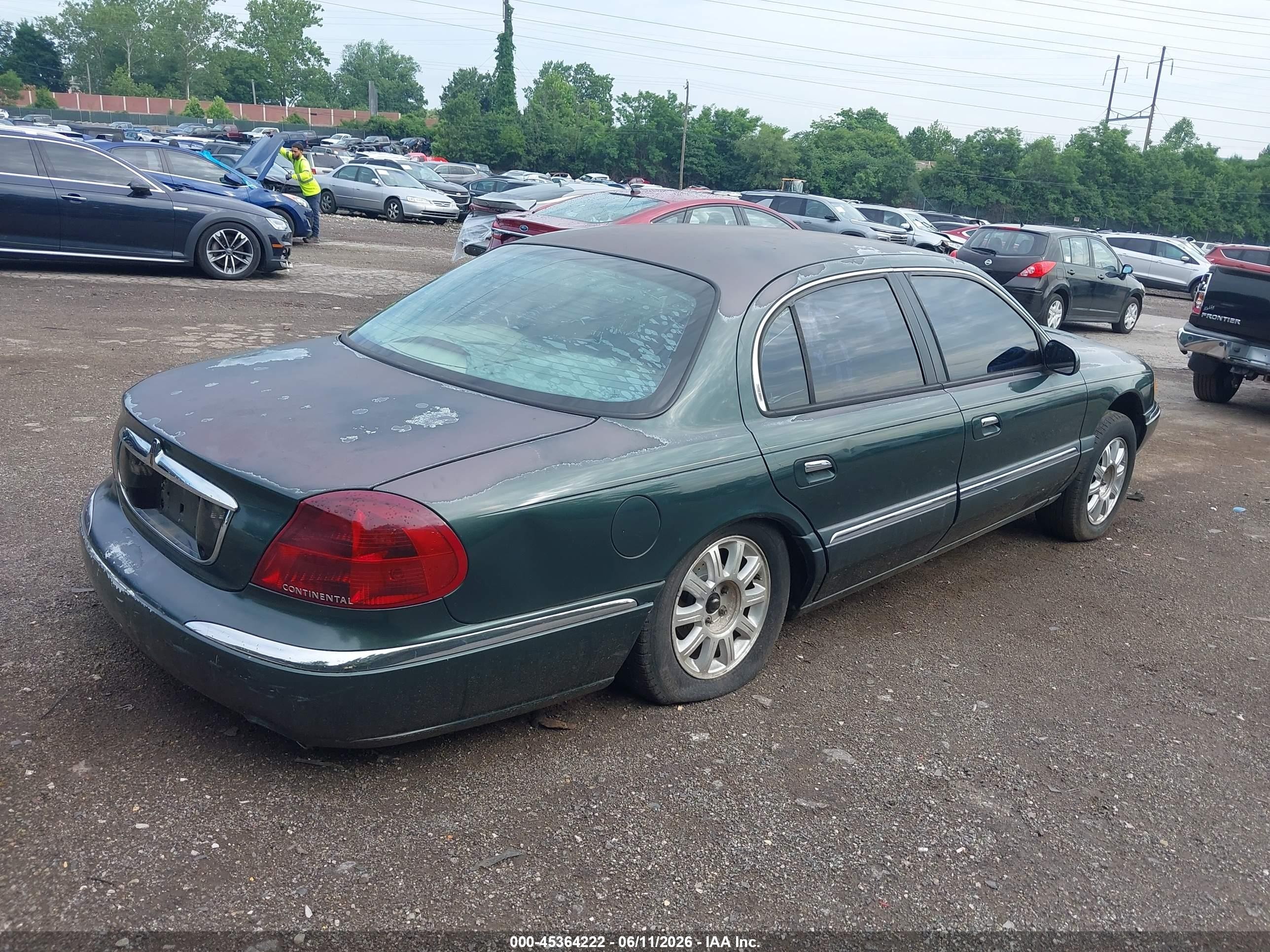 2001 Lincoln Continental   Green vin: 1LNHM97V71Y695850
