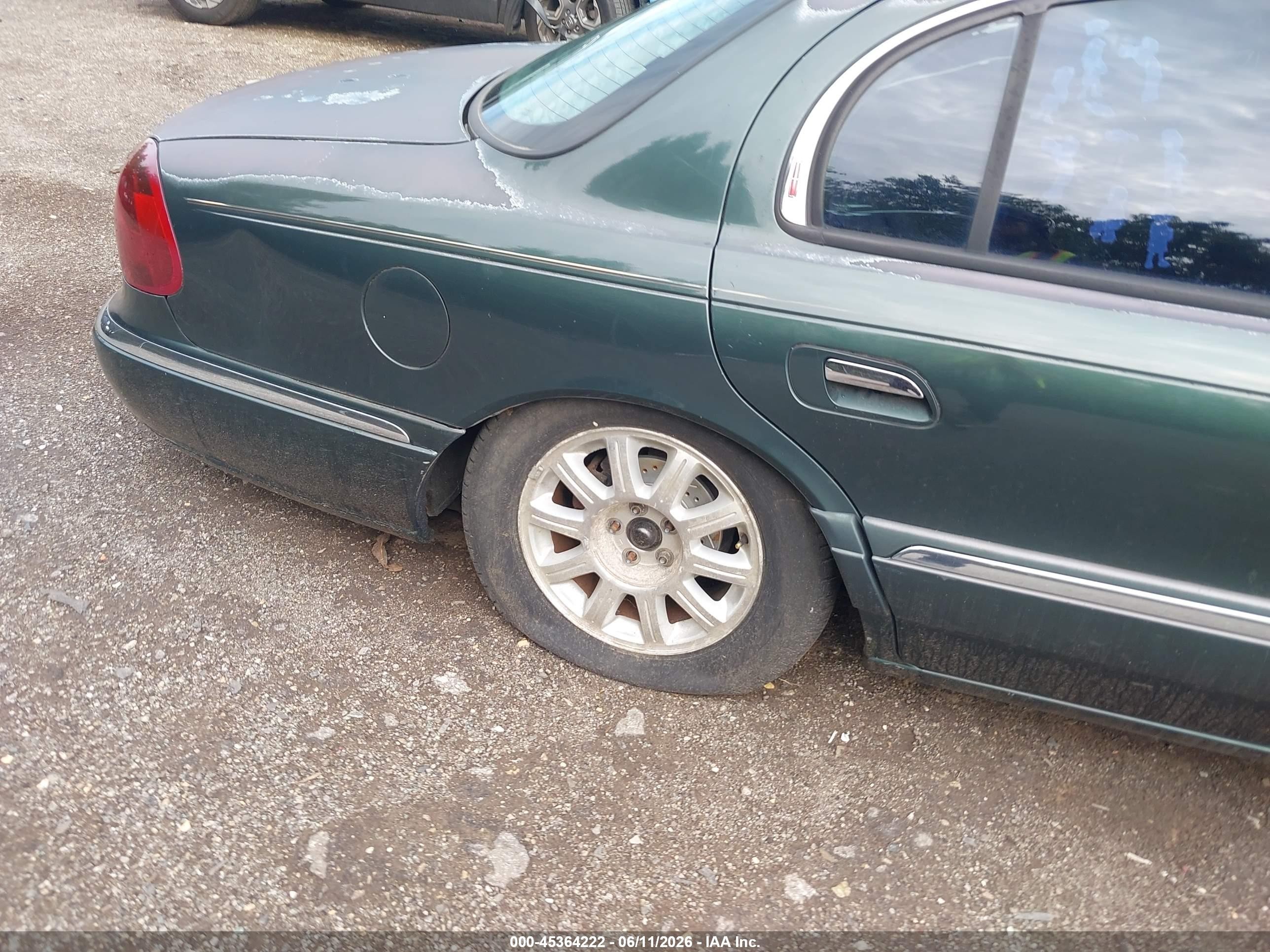 2001 Lincoln Continental   Green vin: 1LNHM97V71Y695850