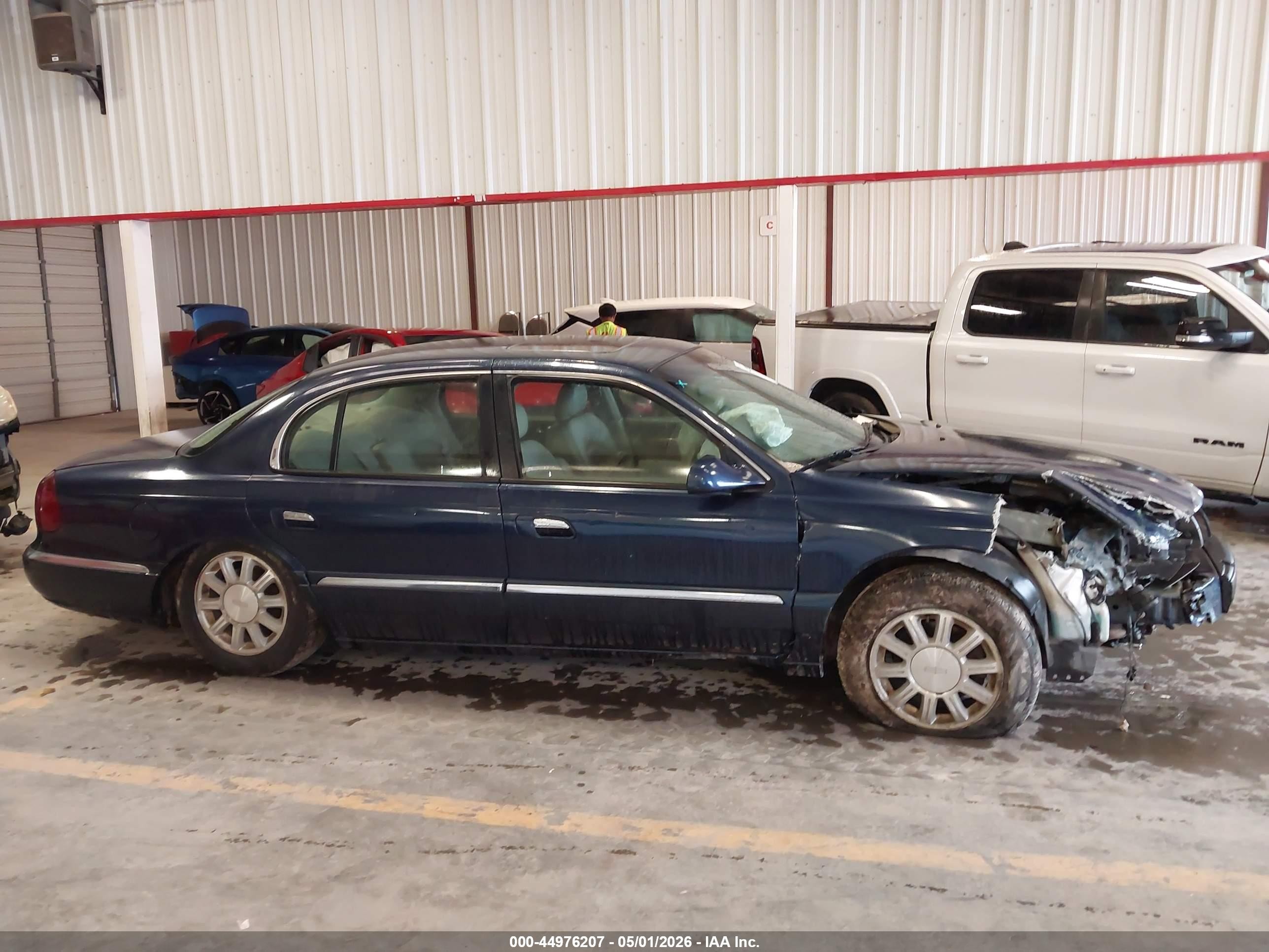 2002 Lincoln Continental   Dark Blue vin: 1LNHM97V72Y683327