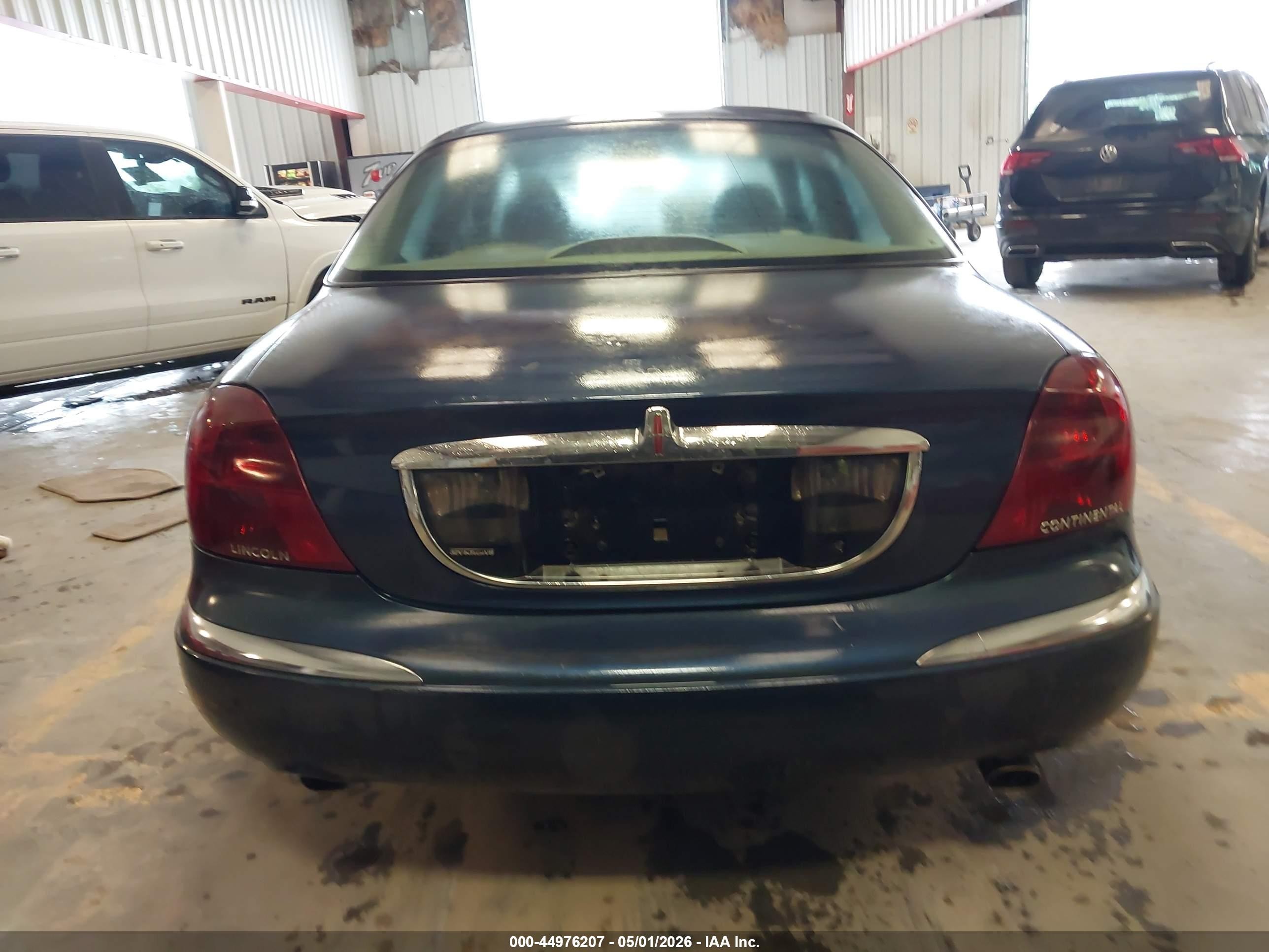 2002 Lincoln Continental   Dark Blue vin: 1LNHM97V72Y683327