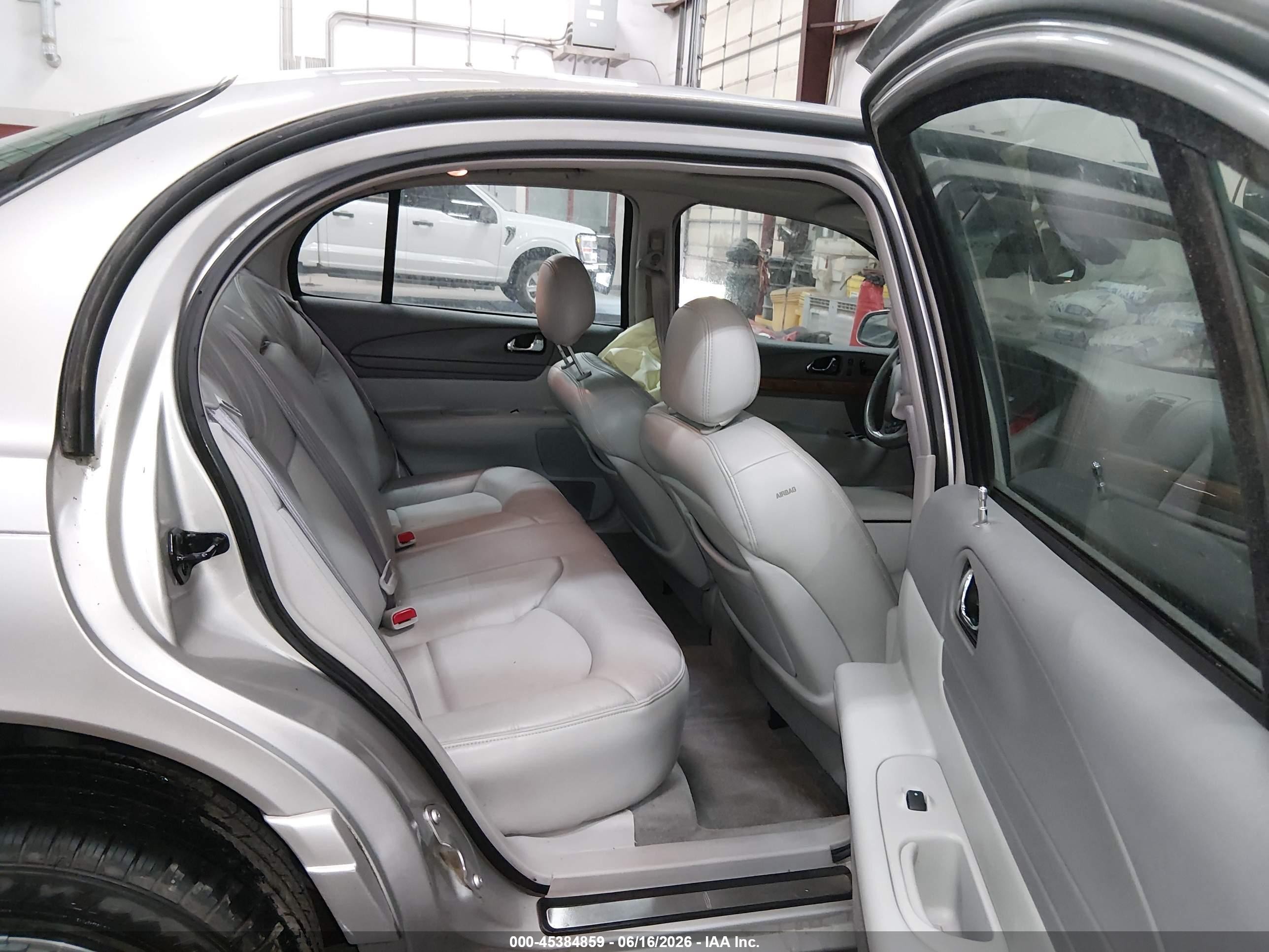 2002 Lincoln Continental   Gray vin: 1LNHM97V82Y684888