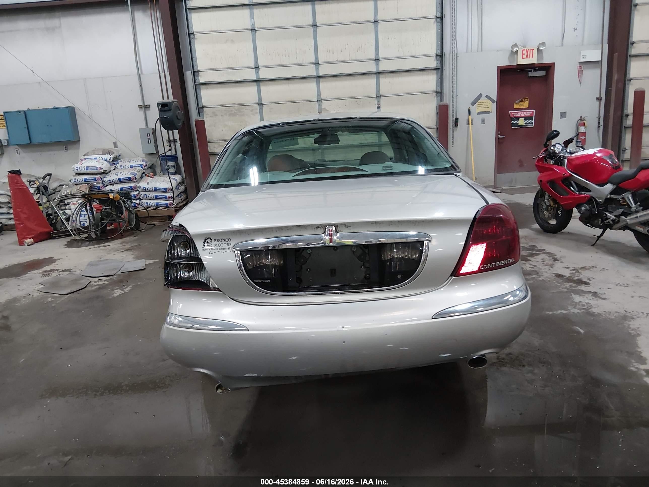 2002 Lincoln Continental   Gray vin: 1LNHM97V82Y684888