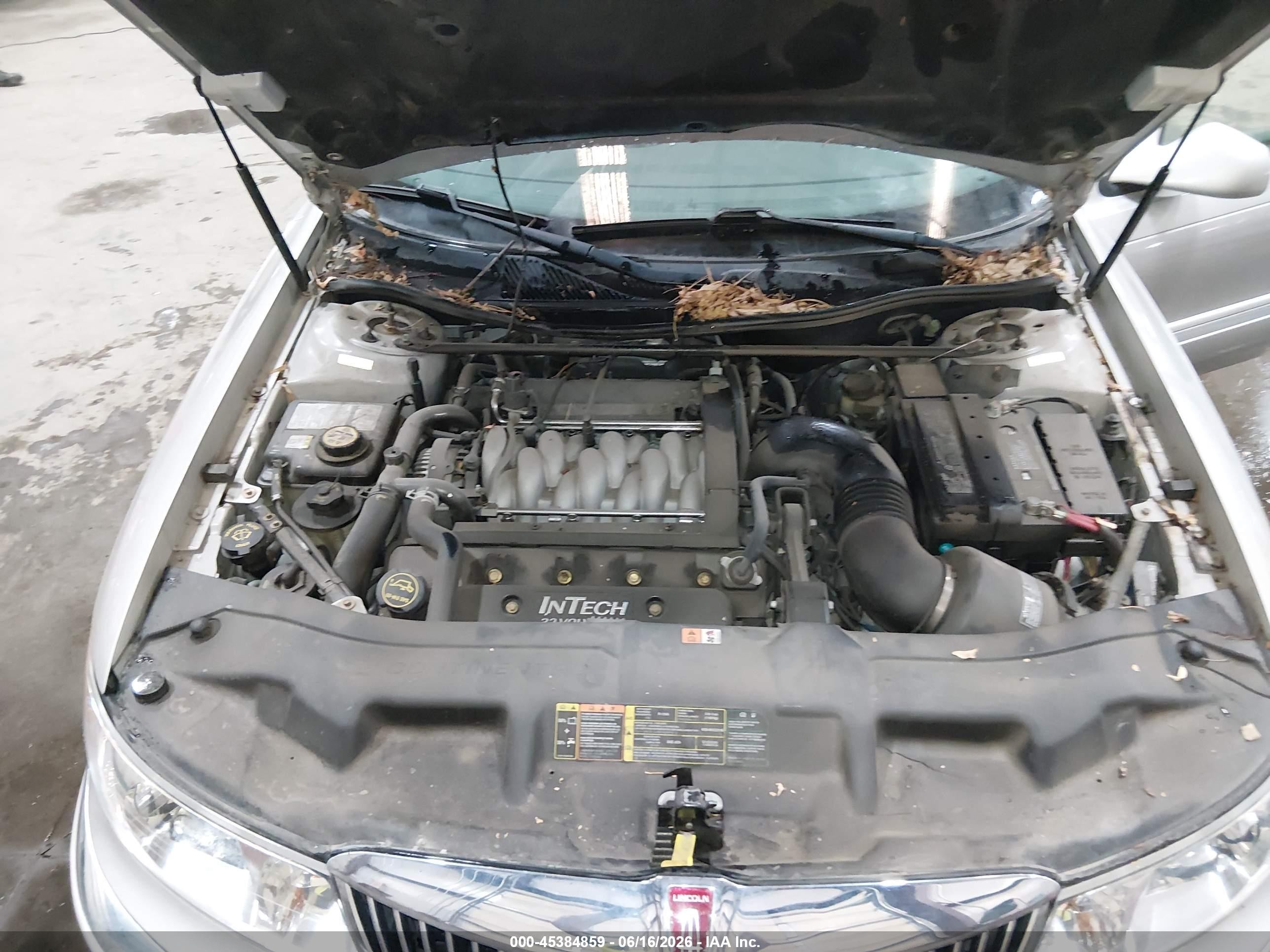 2002 Lincoln Continental   Gray vin: 1LNHM97V82Y684888