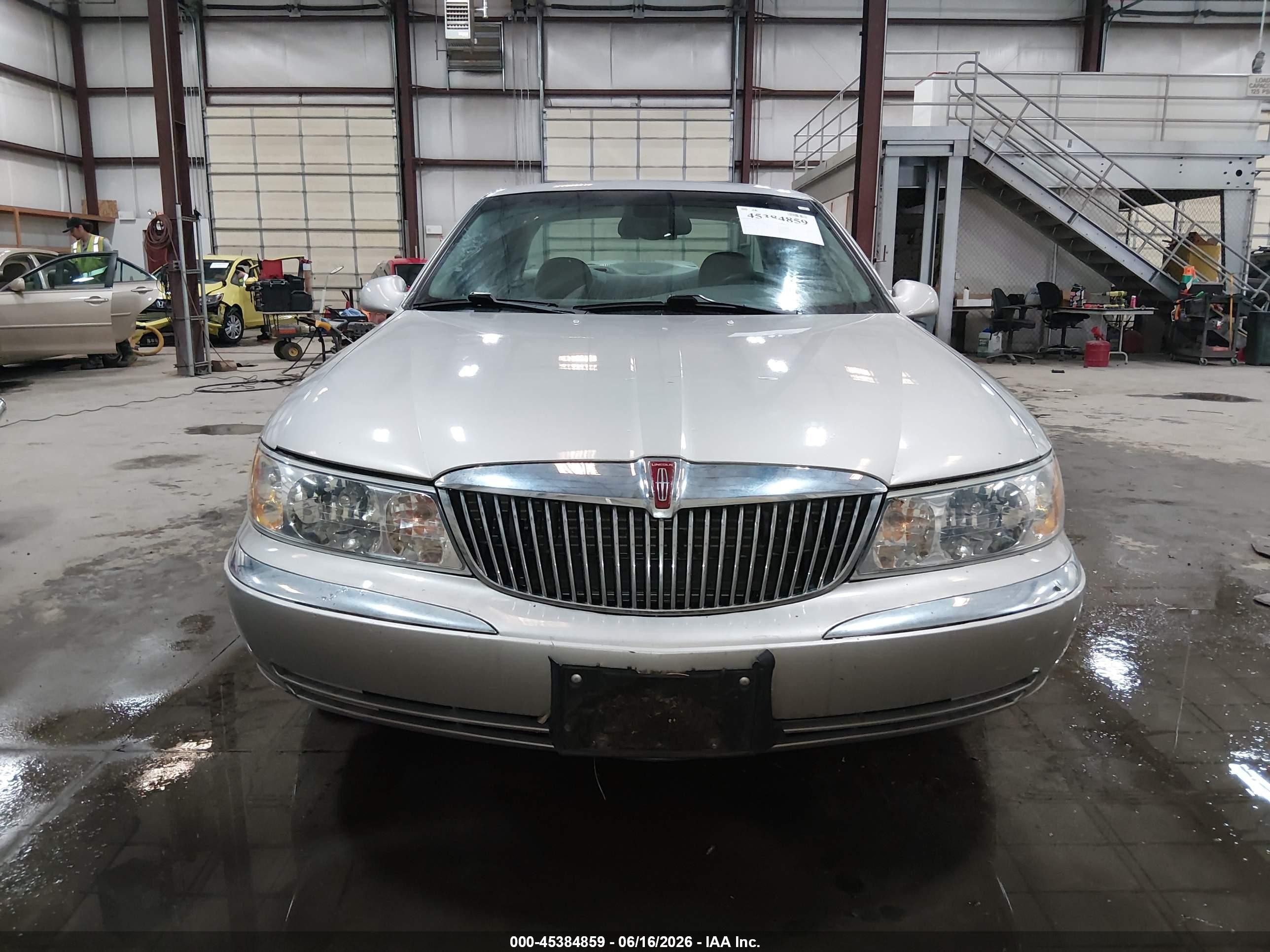 2002 Lincoln Continental   Gray vin: 1LNHM97V82Y684888