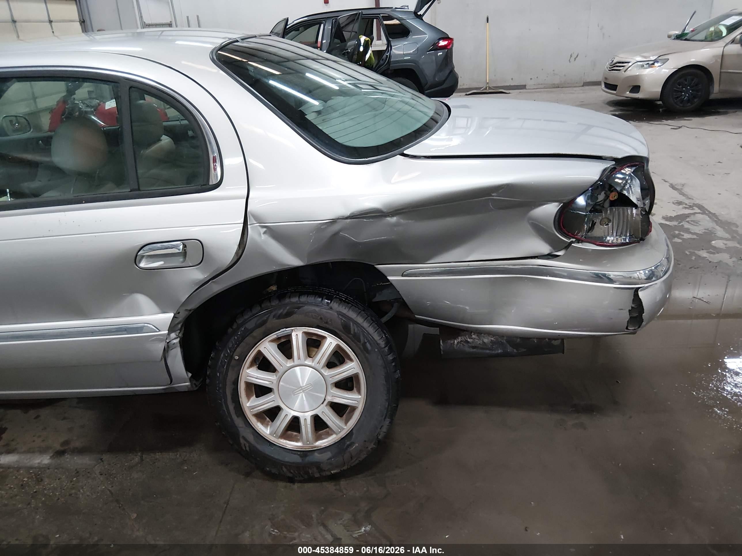 2002 Lincoln Continental   Gray vin: 1LNHM97V82Y684888