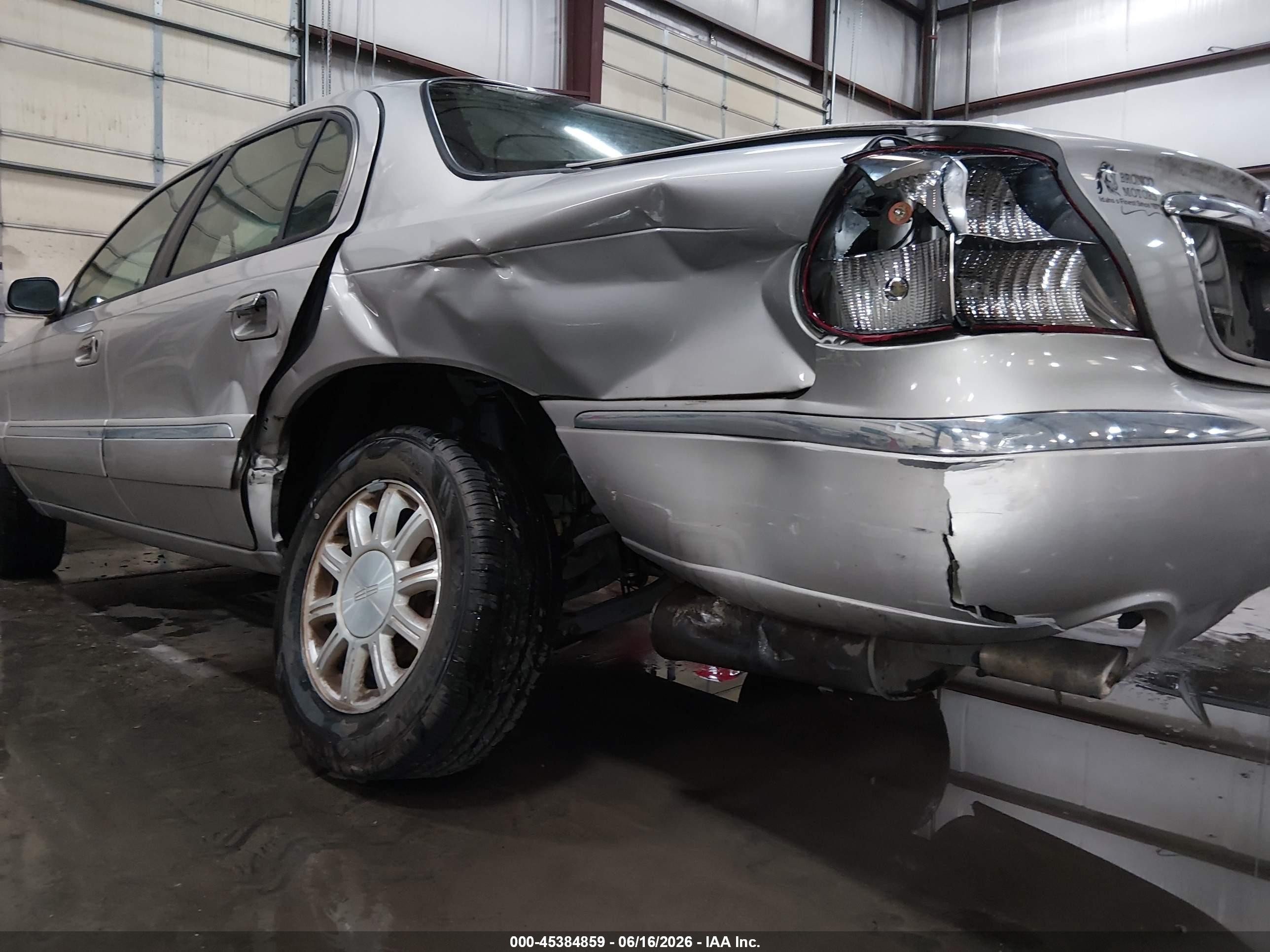 2002 Lincoln Continental   Gray vin: 1LNHM97V82Y684888