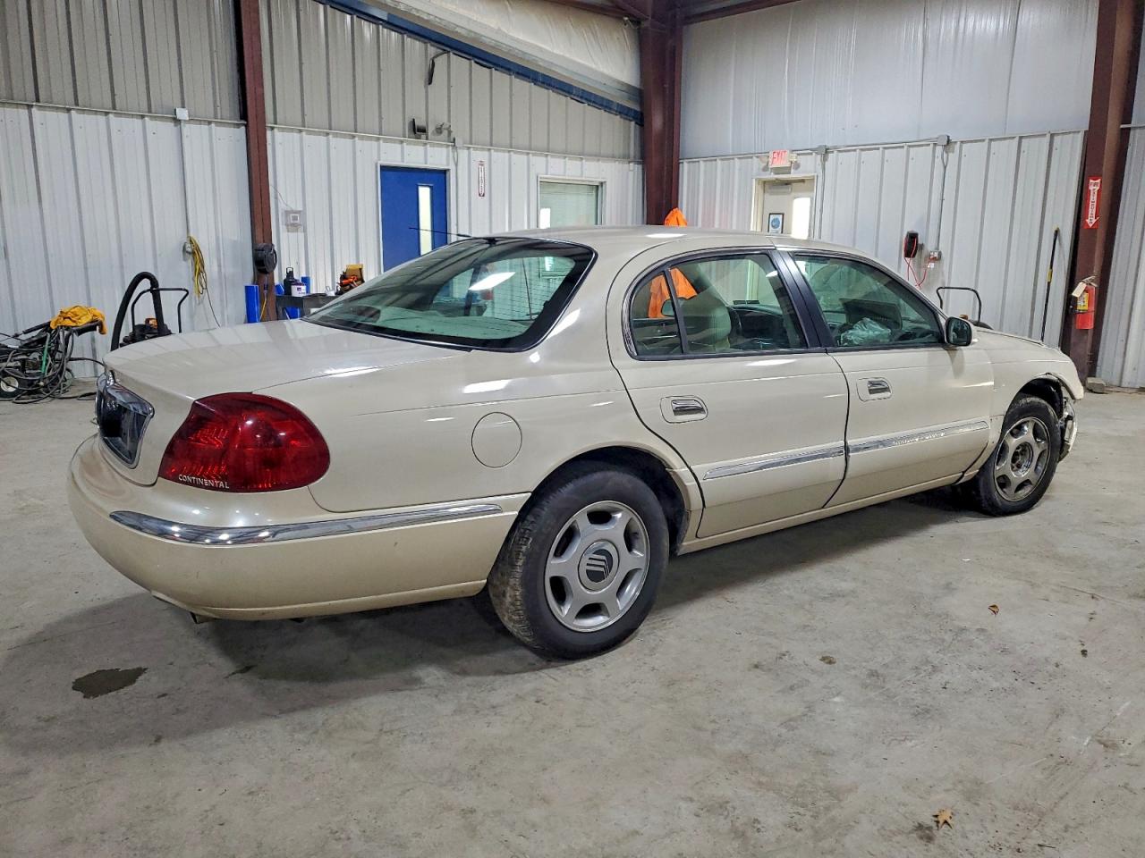 1999 Lincoln Continental Tan vin: 1LNHM97V8XY715869