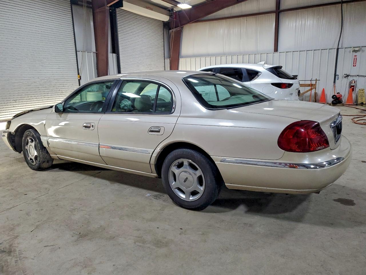 1999 Lincoln Continental Tan vin: 1LNHM97V8XY715869