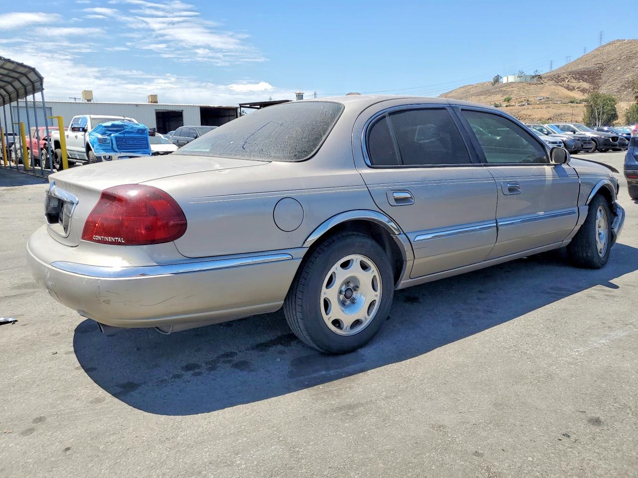 2000 Lincoln Continental Beige vin: 1LNHM97V8YY829940