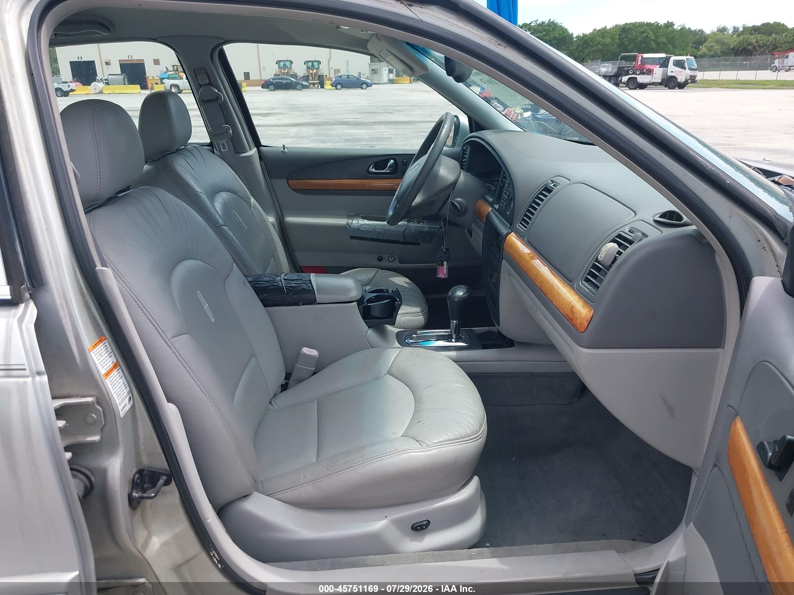 2001 Lincoln Continental   Silver vin: 1LNHM97V91Y649260