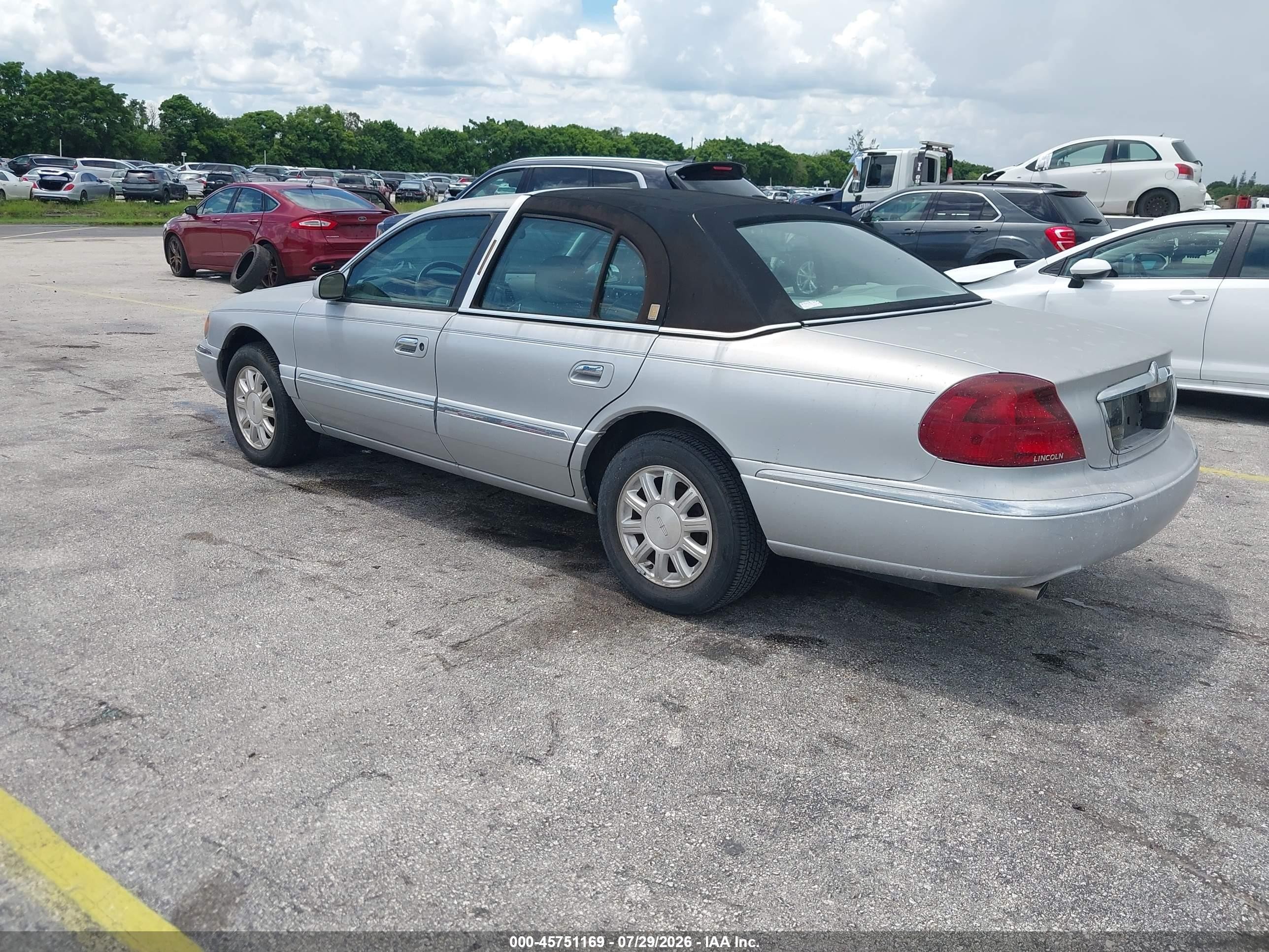 2001 Lincoln Continental   Silver vin: 1LNHM97V91Y649260