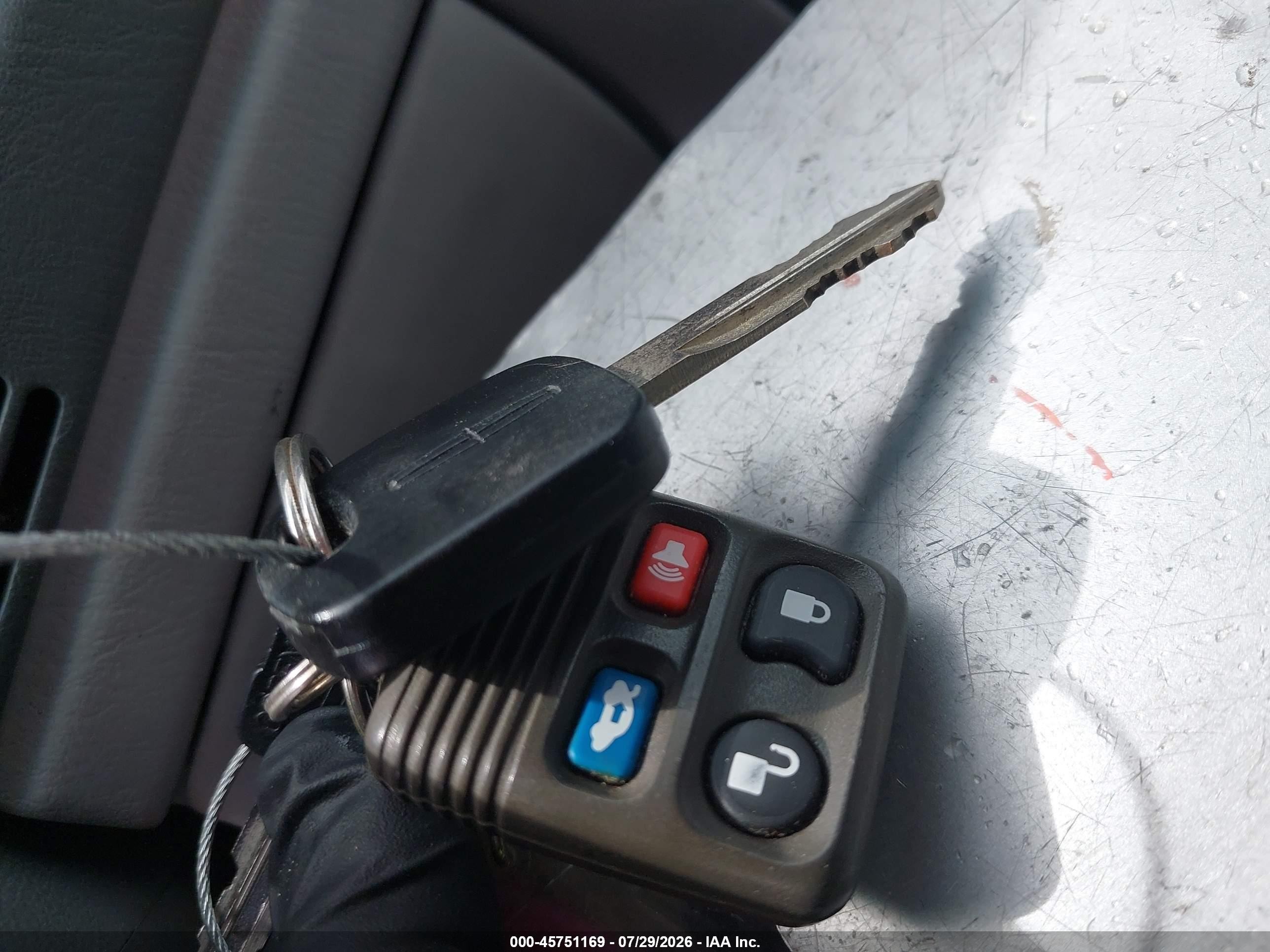 2001 Lincoln Continental   Silver vin: 1LNHM97V91Y649260