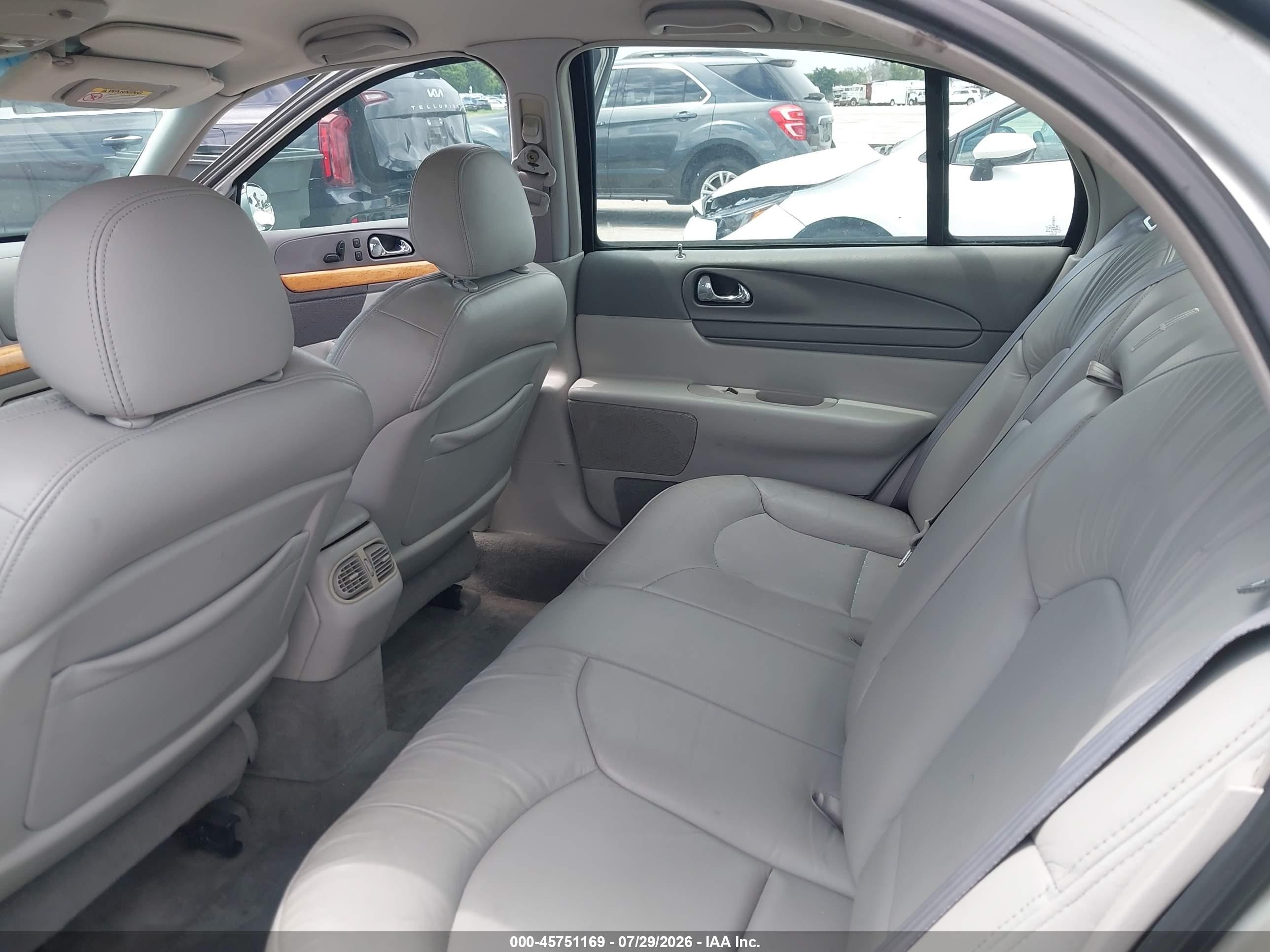2001 Lincoln Continental   Silver vin: 1LNHM97V91Y649260