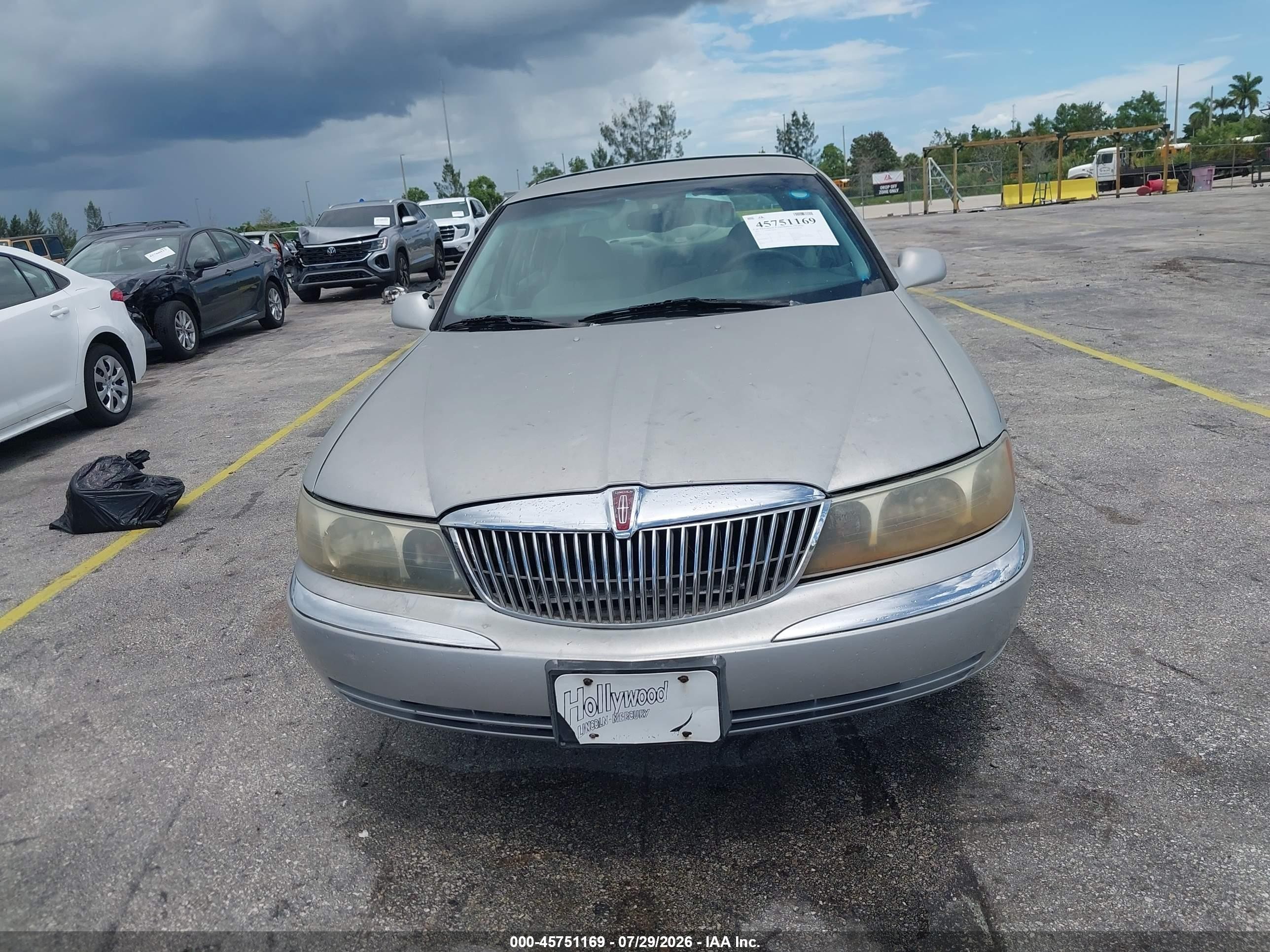 2001 Lincoln Continental   Silver vin: 1LNHM97V91Y649260