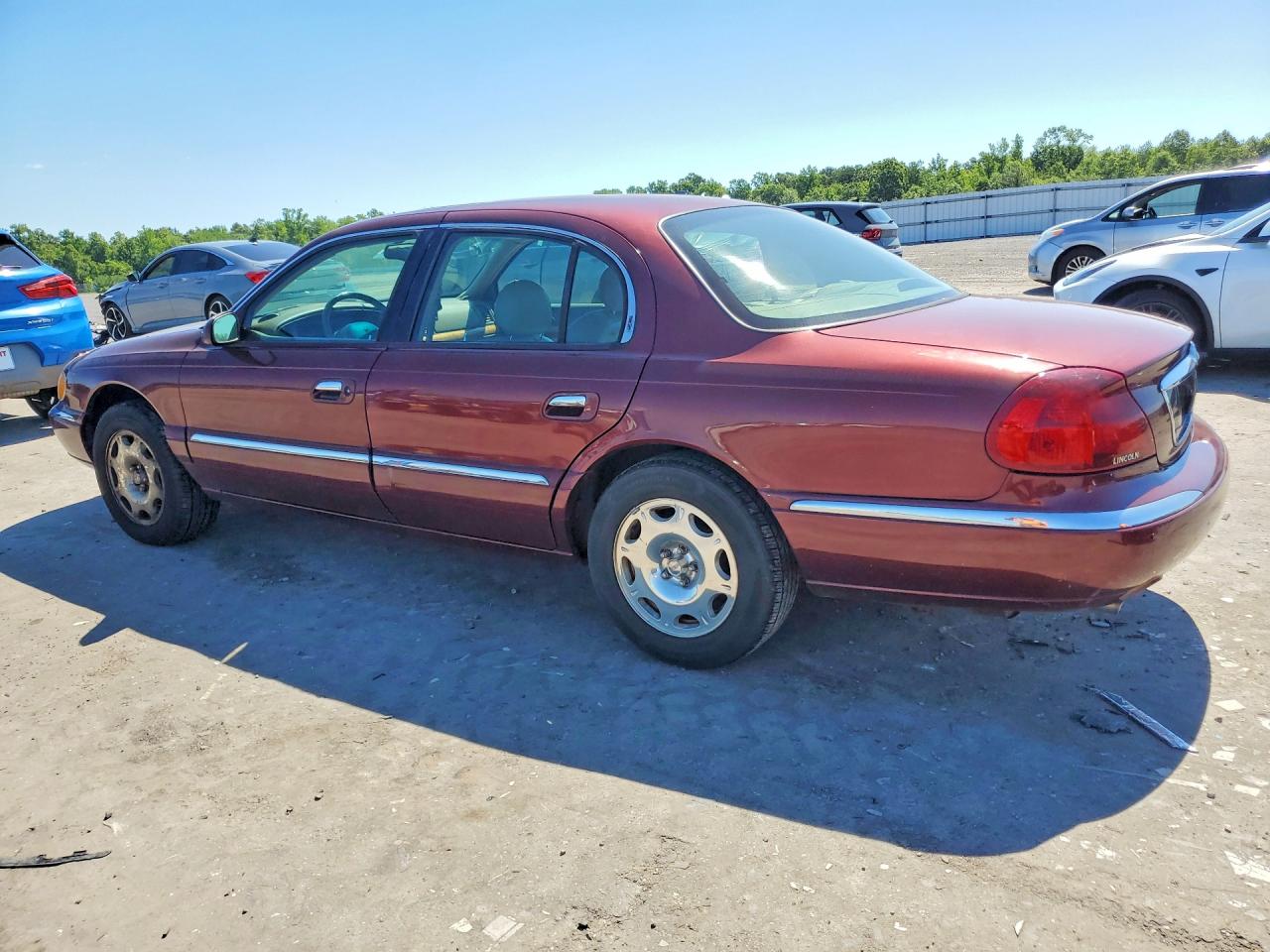 2002 Lincoln Continental Burgundy vin: 1LNHM97V92Y624148