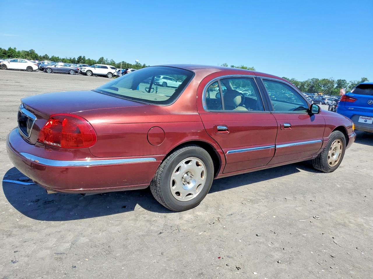 2002 Lincoln Continental Burgundy vin: 1LNHM97V92Y624148