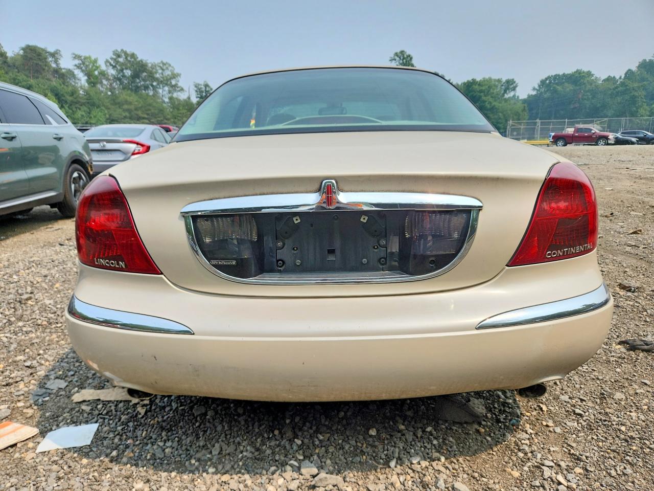 2002 Lincoln Continental Beige vin: 1LNHM97V92Y691963